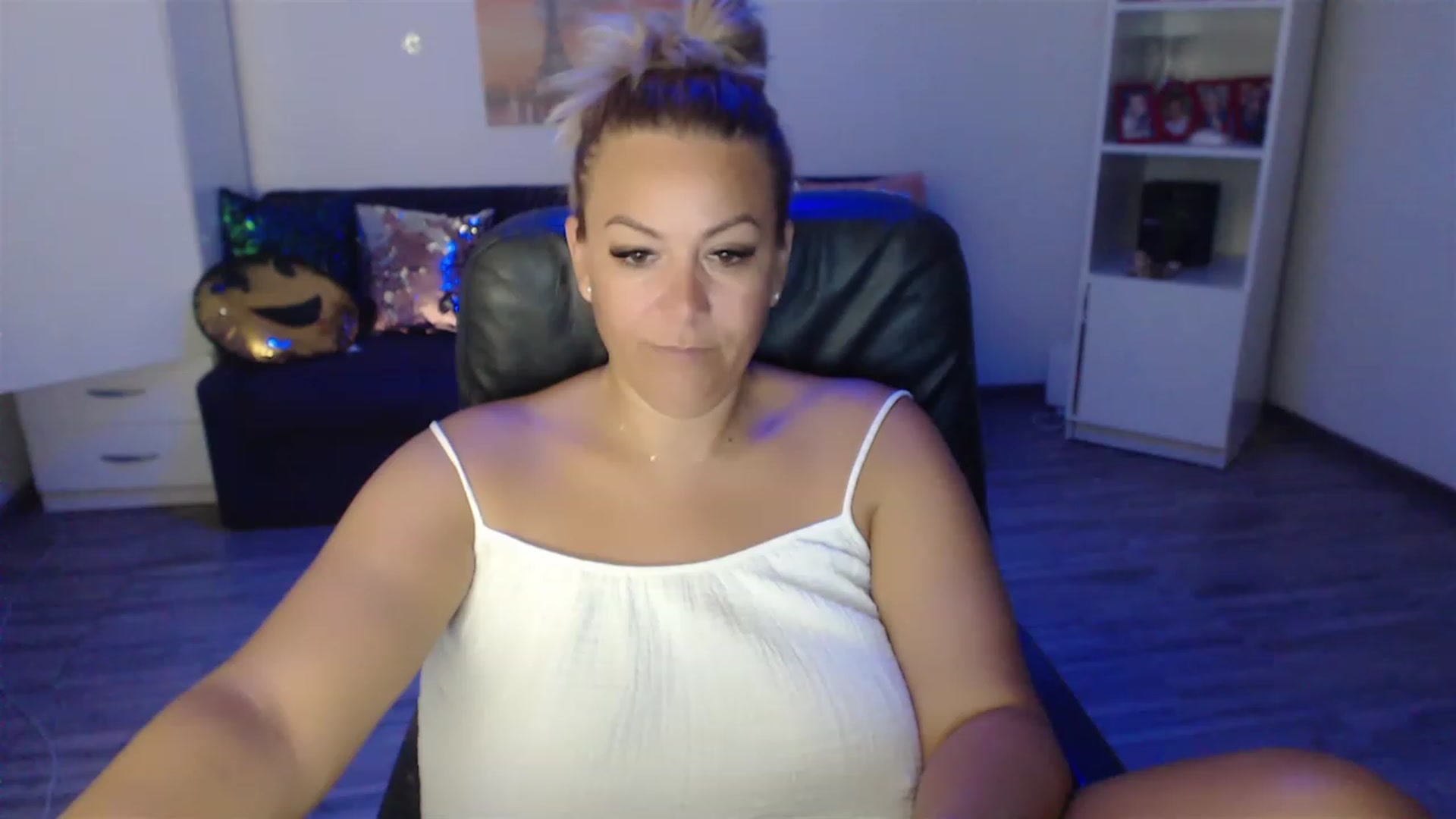 Gallery image thumbnail from A_baby_Boo's myfreecams stream on, 08/22/2023, 14:25 image 3 of 20
