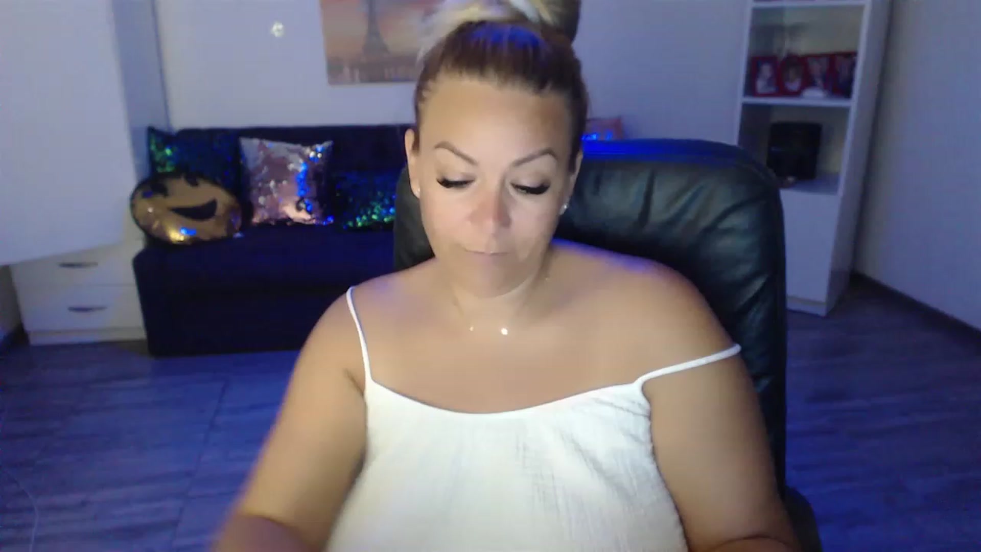 Gallery image thumbnail from A_baby_Boo's myfreecams stream on, 08/22/2023, 14:25 image 19 of 20