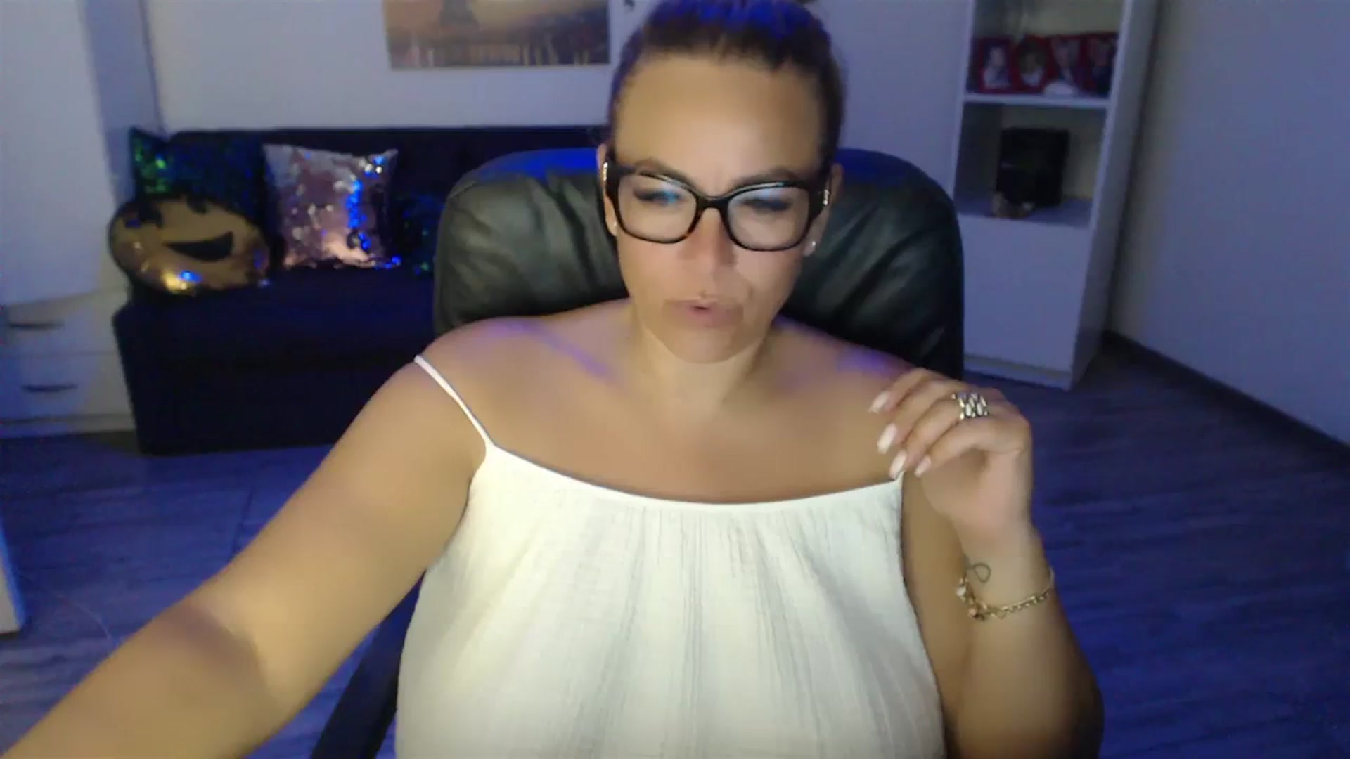 Gallery image thumbnail from A_baby_Boo's myfreecams stream on, 08/23/2023, 24:01 image 7 of 20