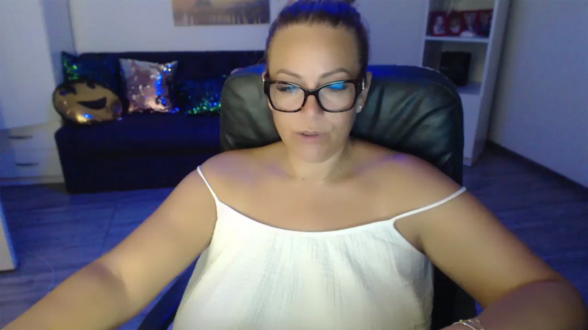 Gallery image thumbnail from A_baby_Boo's myfreecams stream on, 08/23/2023, 24:01 image 2 of 20