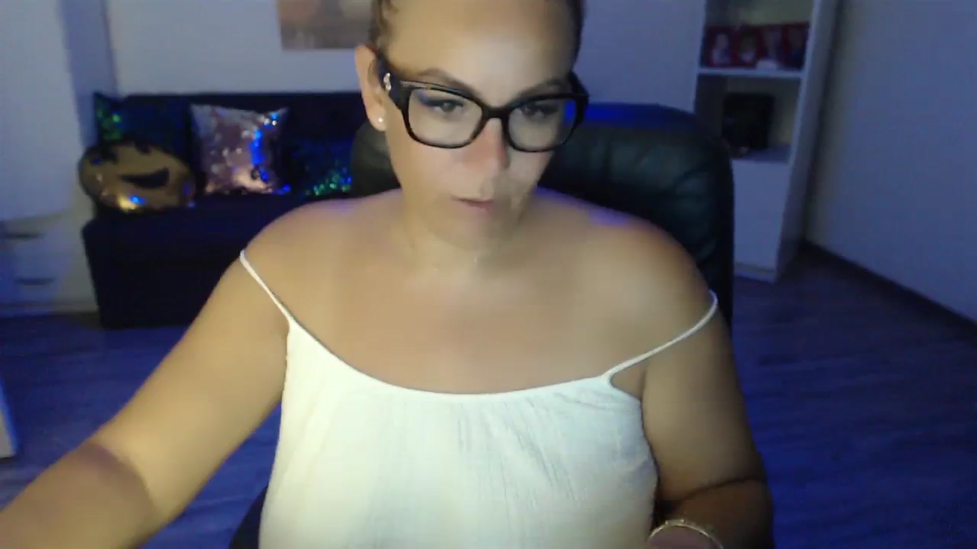 Gallery image thumbnail from A_baby_Boo's myfreecams stream on, 08/23/2023, 24:01 image 3 of 20