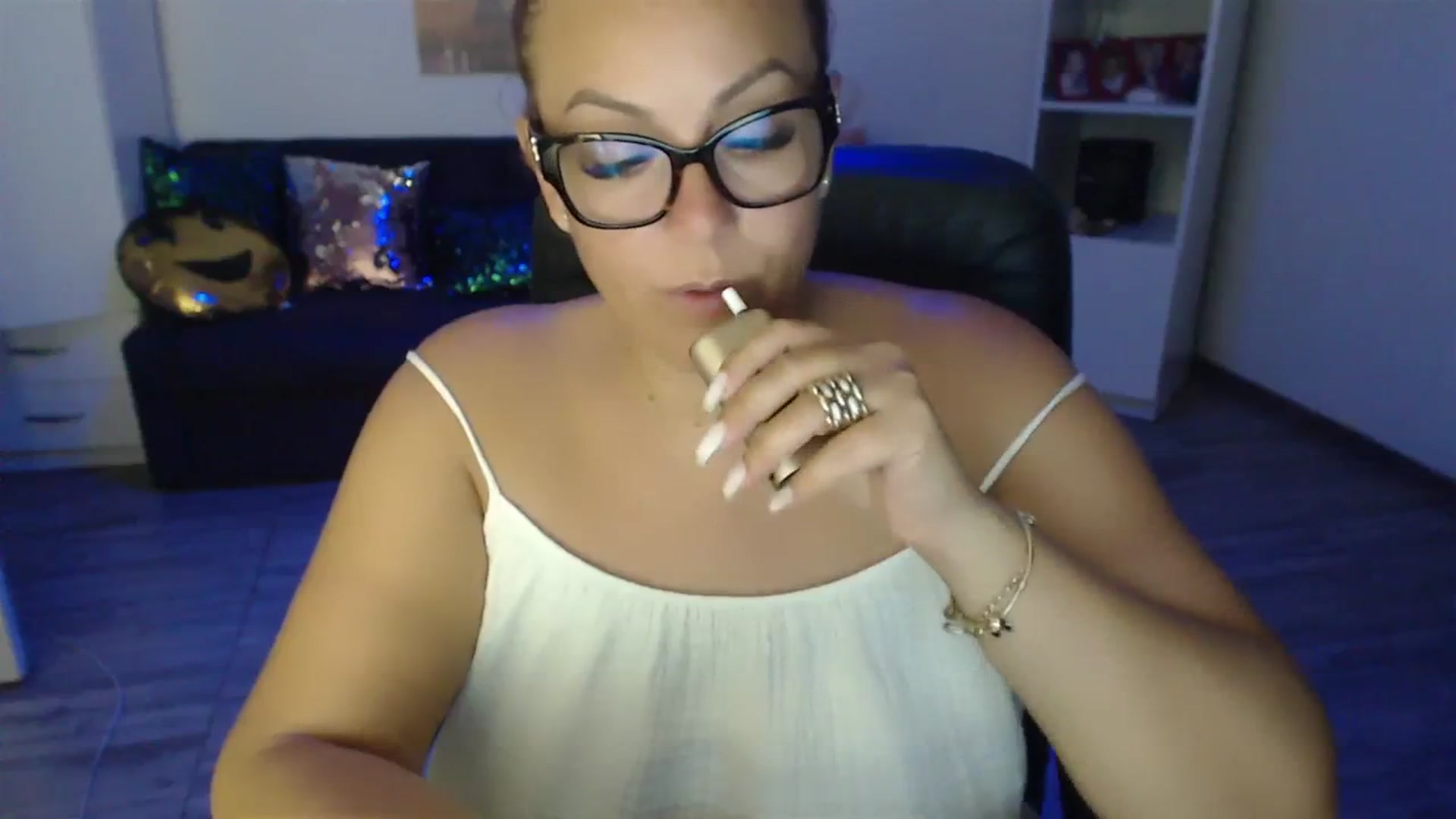 Gallery image thumbnail from A_baby_Boo's myfreecams stream on, 08/23/2023, 24:01 image 12 of 20