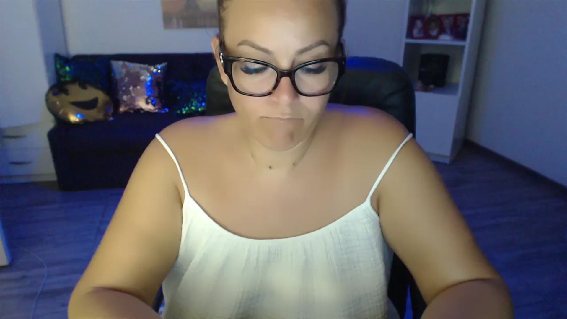 Gallery image thumbnail from A_baby_Boo's myfreecams stream on, 08/23/2023, 24:01 image 10 of 20
