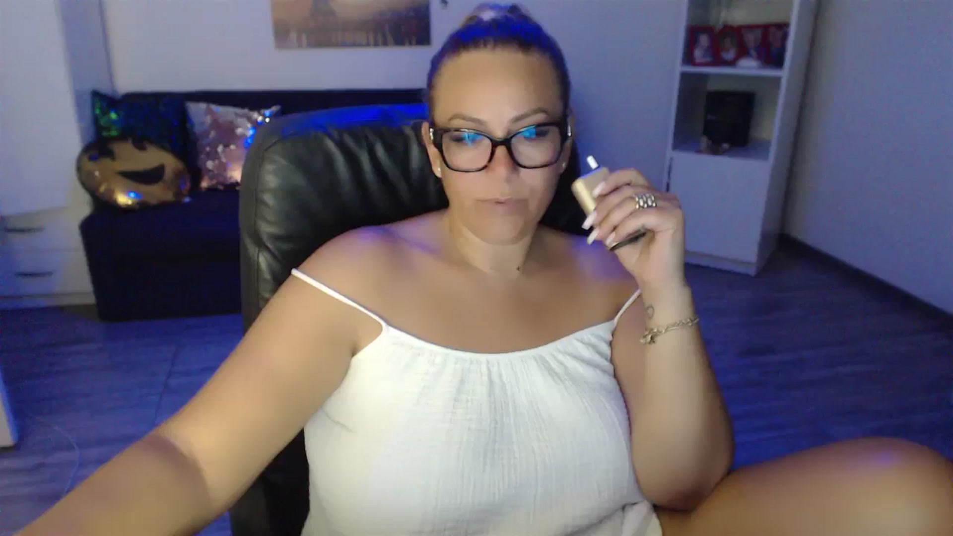 Gallery image thumbnail from A_baby_Boo's myfreecams stream on, 08/23/2023, 24:01 image 19 of 20