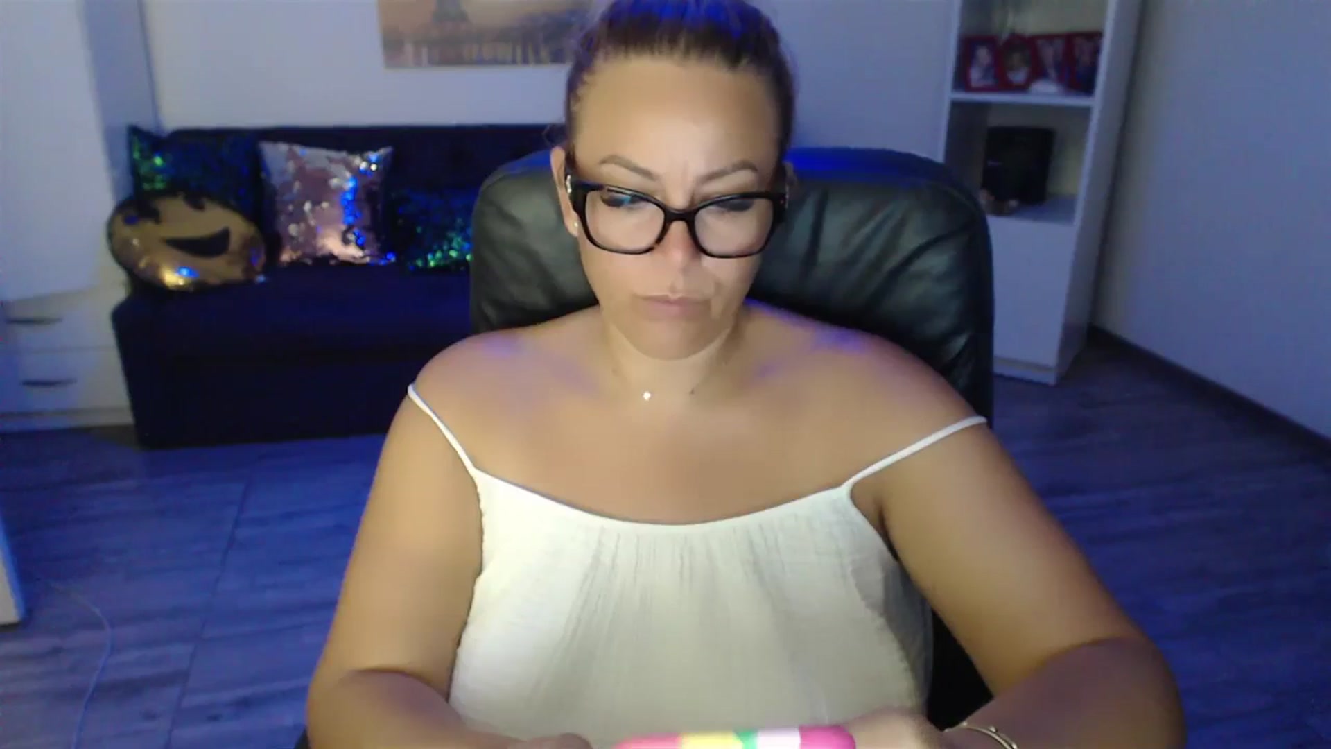 Gallery image thumbnail from A_baby_Boo's myfreecams stream on, 08/23/2023, 24:01 image 8 of 20