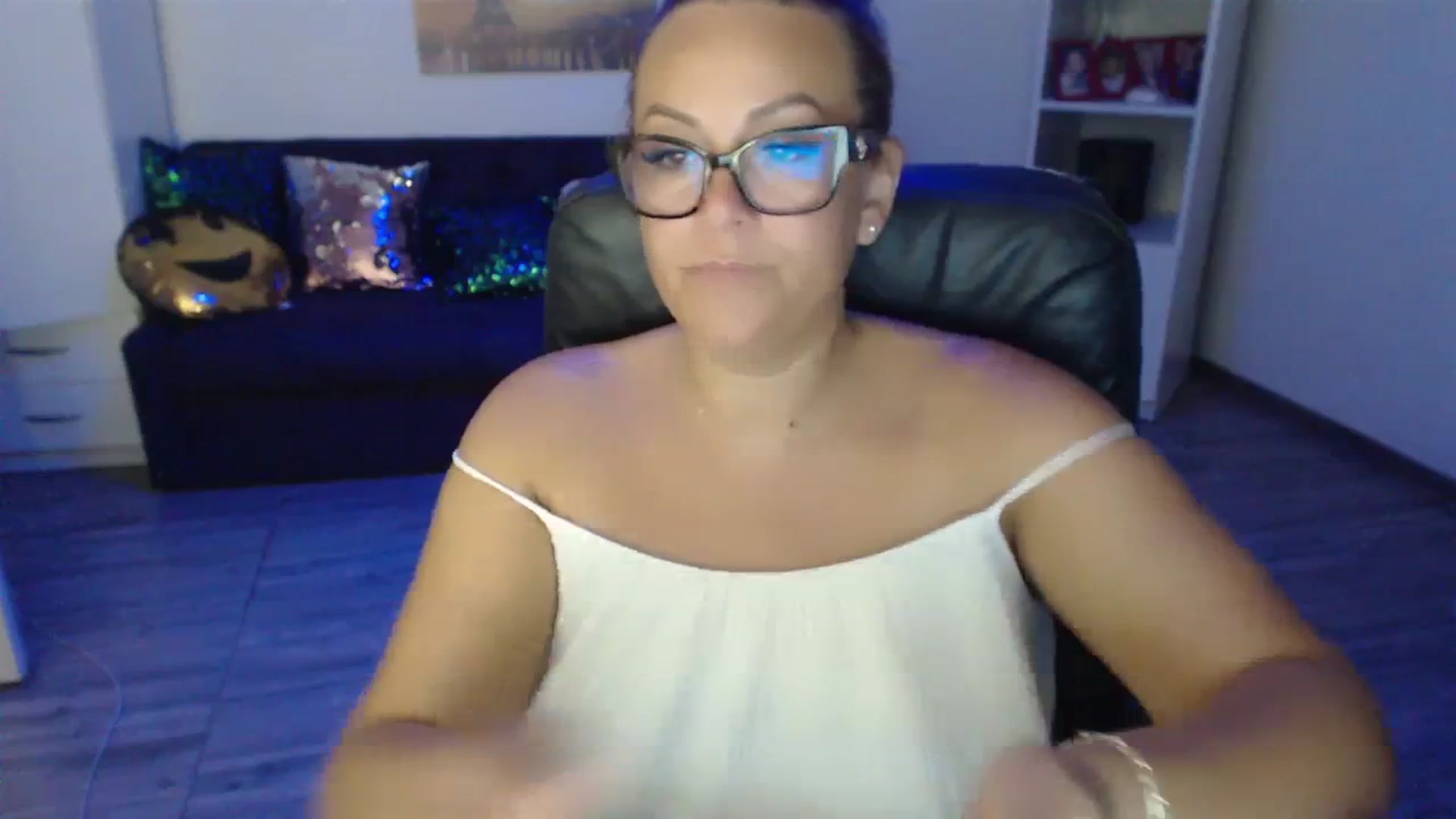 Gallery image thumbnail from A_baby_Boo's myfreecams stream on, 08/23/2023, 24:01 image 14 of 20