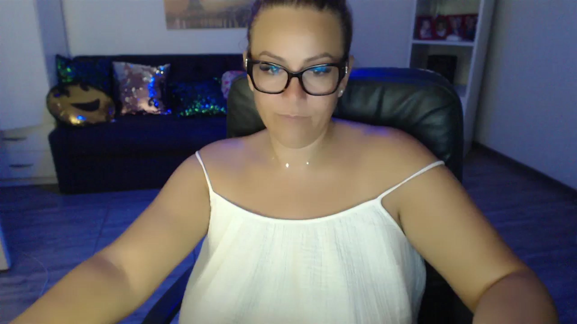 Gallery image thumbnail from A_baby_Boo's myfreecams stream on, 08/23/2023, 24:01 image 13 of 20