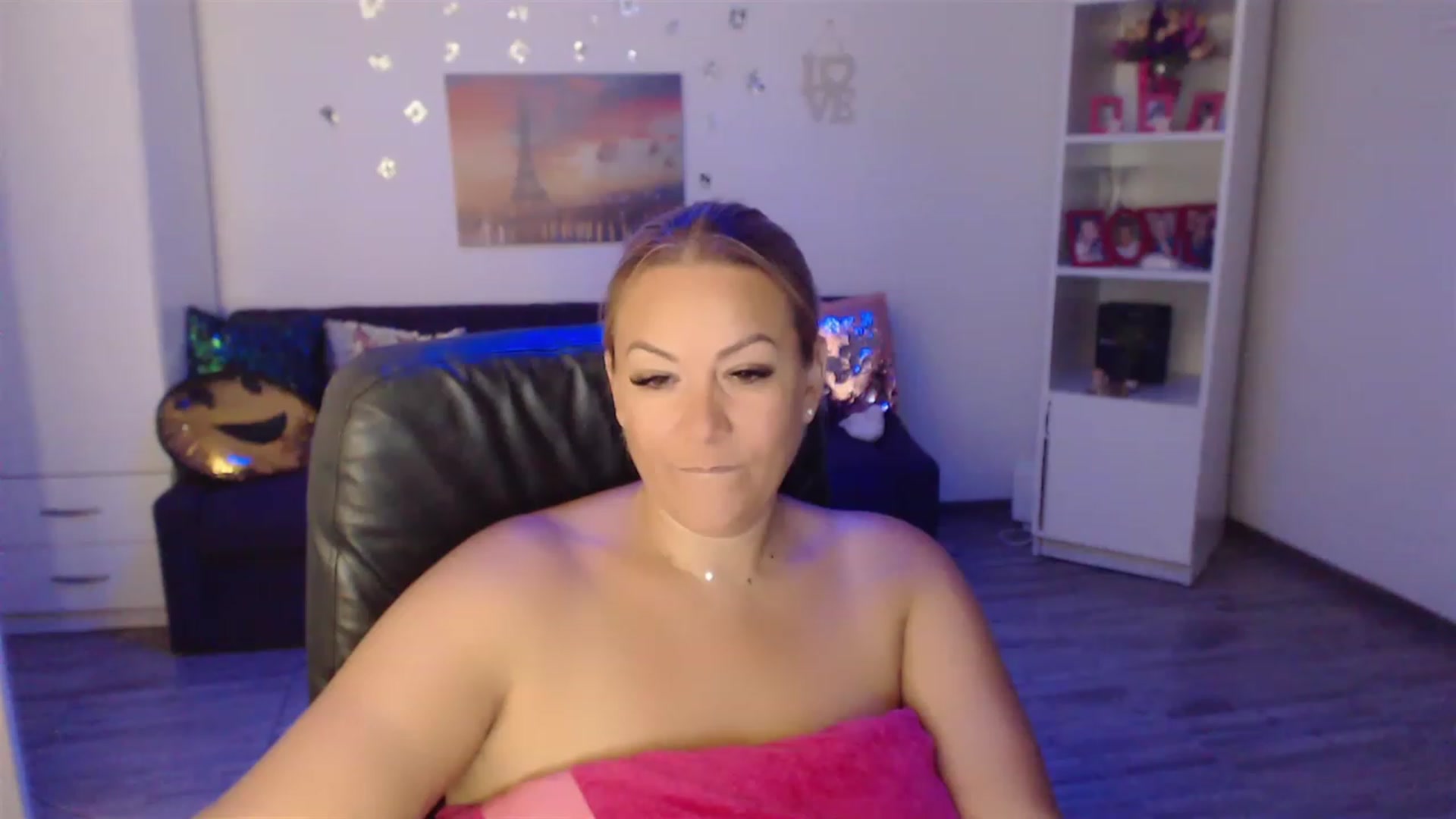 Gallery image thumbnail from A_baby_Boo's myfreecams stream on, 08/24/2023, 11:43 image 4 of 20