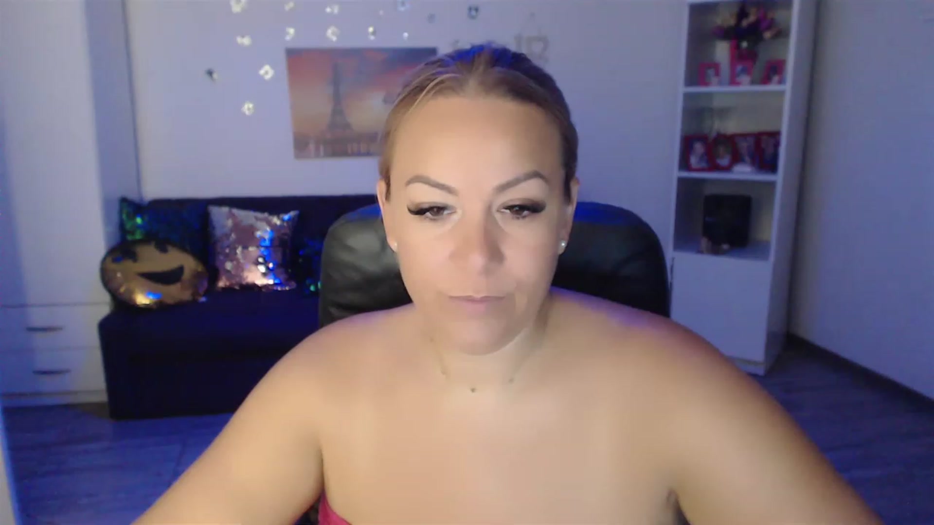 Gallery image thumbnail from A_baby_Boo's myfreecams stream on, 08/24/2023, 11:43 image 18 of 20