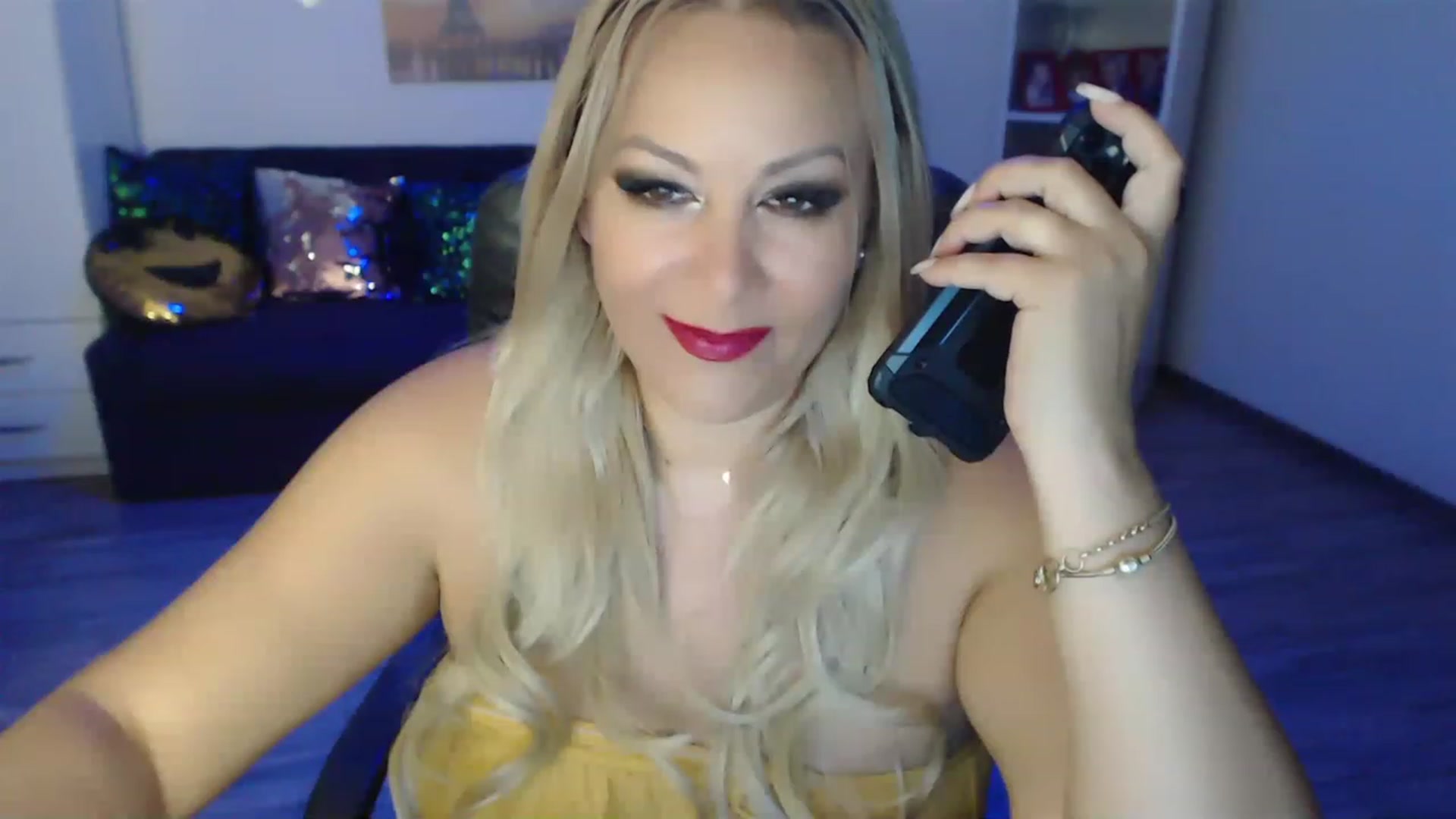 Gallery image thumbnail from A_baby_Boo's myfreecams stream on, 08/25/2023, 18:45 image 13 of 20