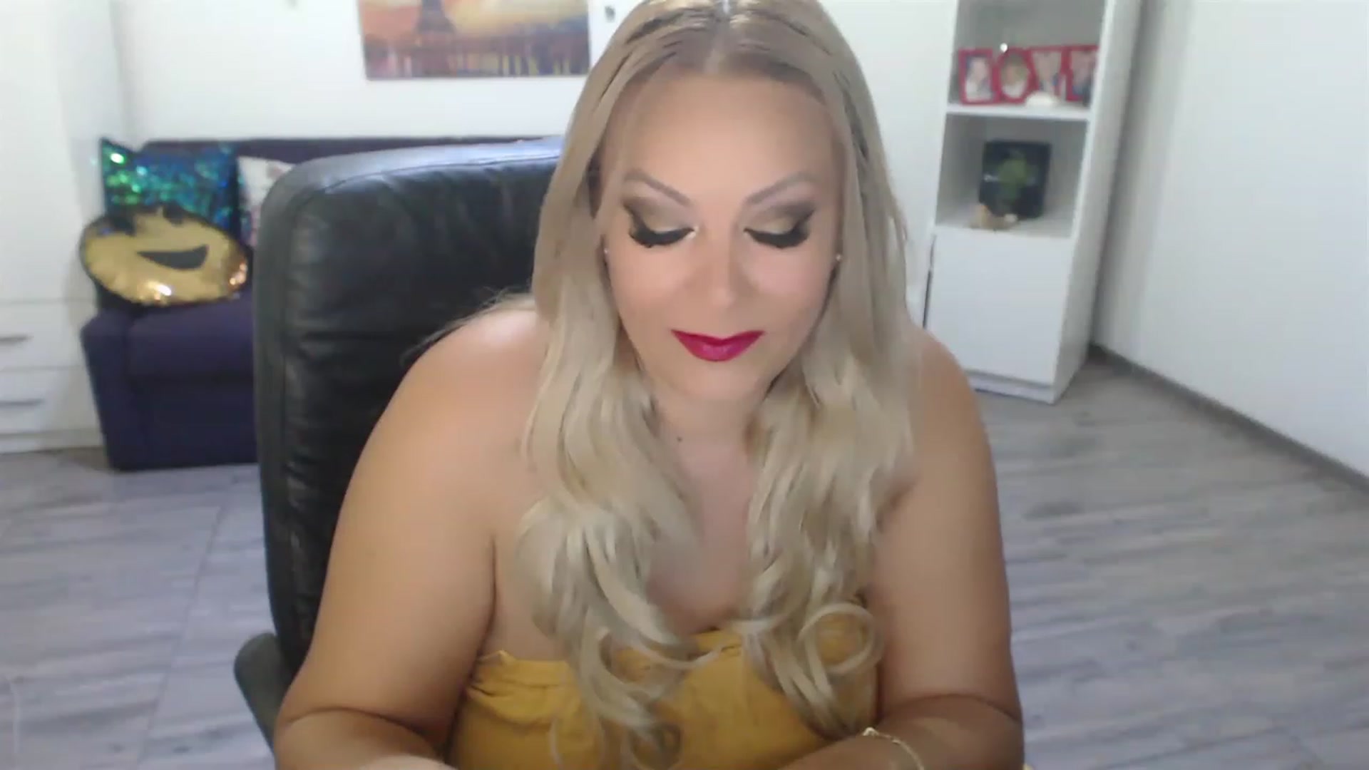 Gallery image thumbnail from A_baby_Boo's myfreecams stream on, 08/25/2023, 18:45 image 3 of 20