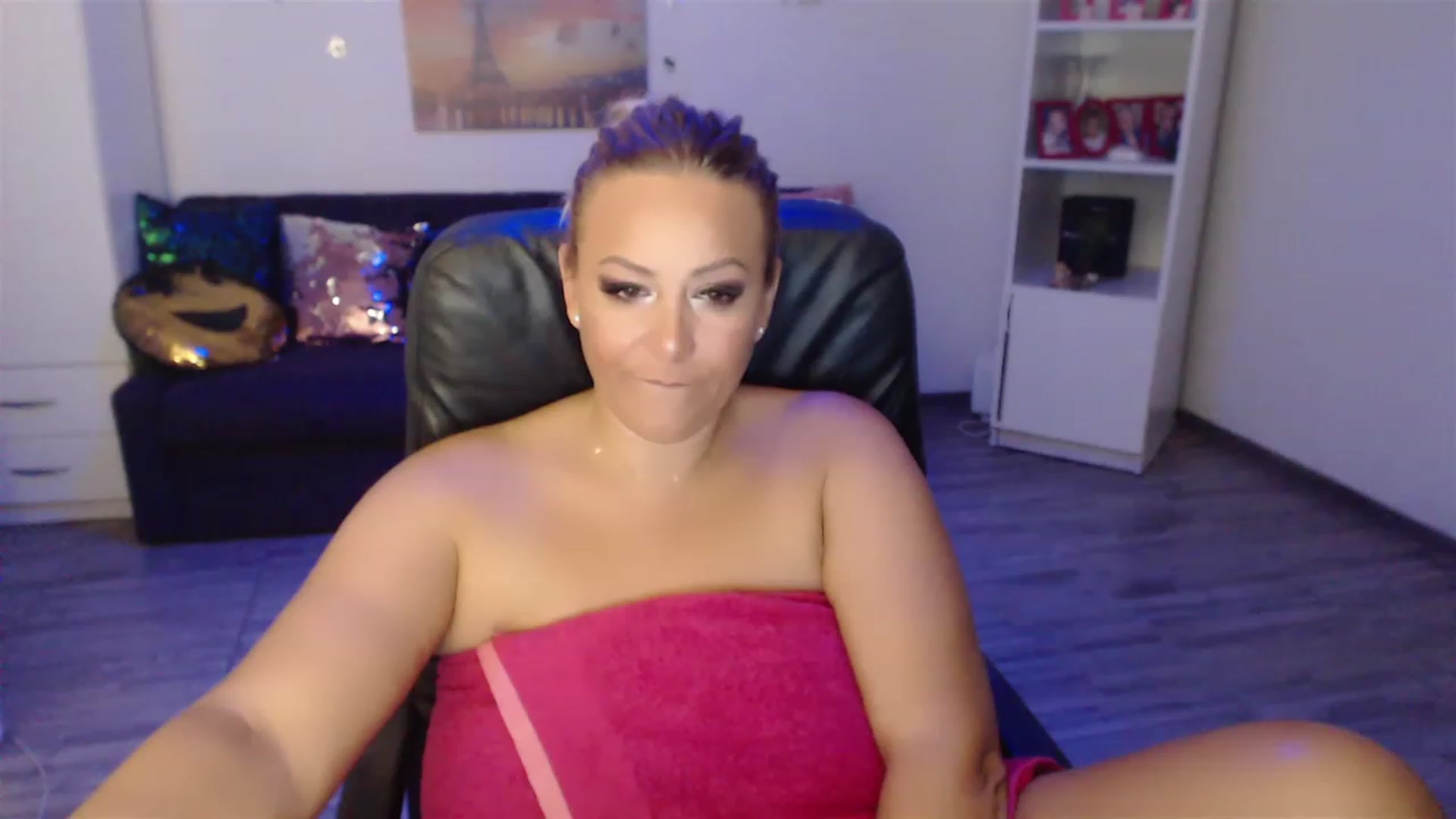 Gallery image thumbnail from A_baby_Boo's myfreecams stream on, 08/26/2023, 12:44 image 19 of 20