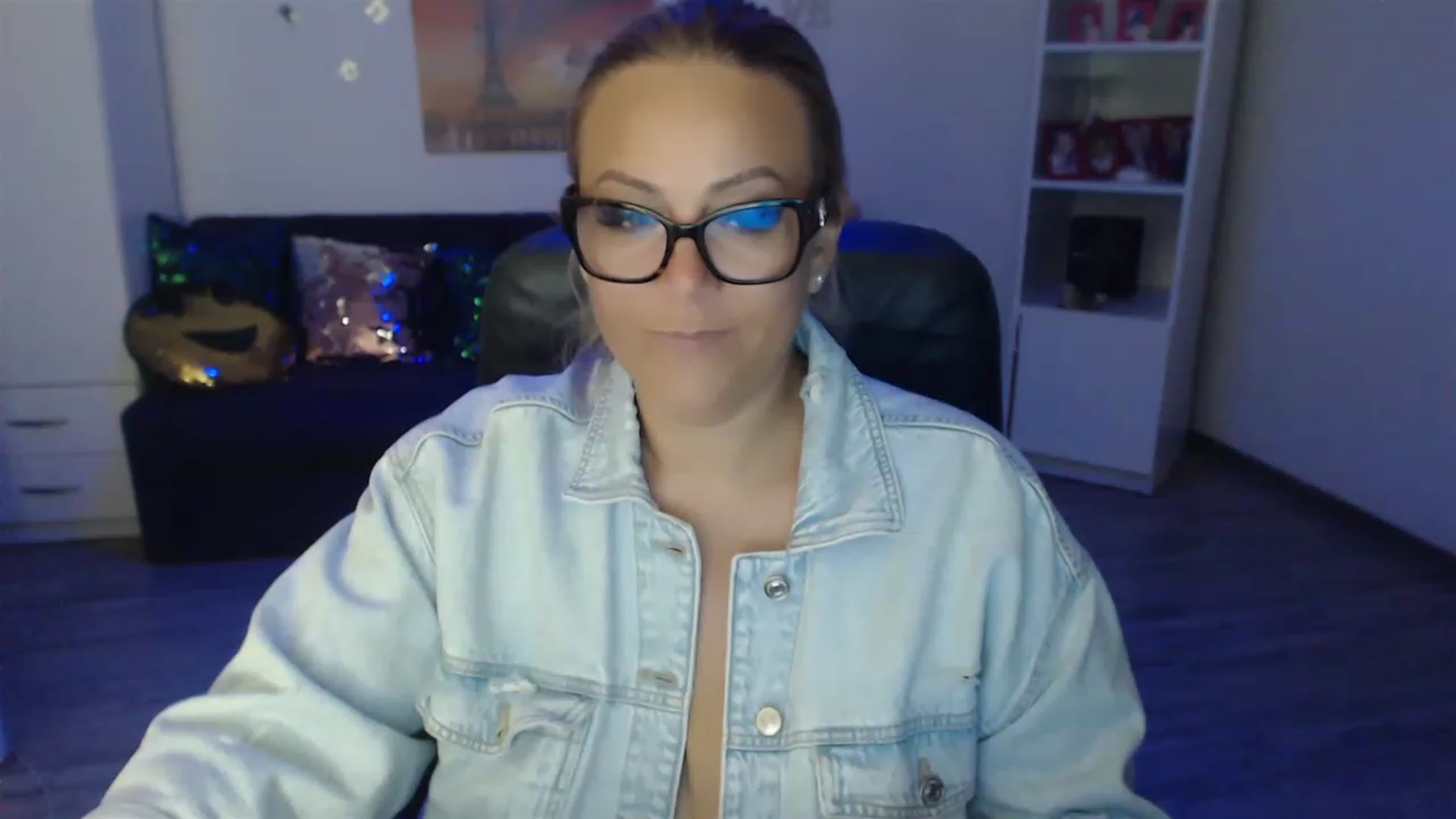 Gallery image thumbnail from A_baby_Boo's myfreecams stream on, 08/26/2023, 20:00 image 20 of 20