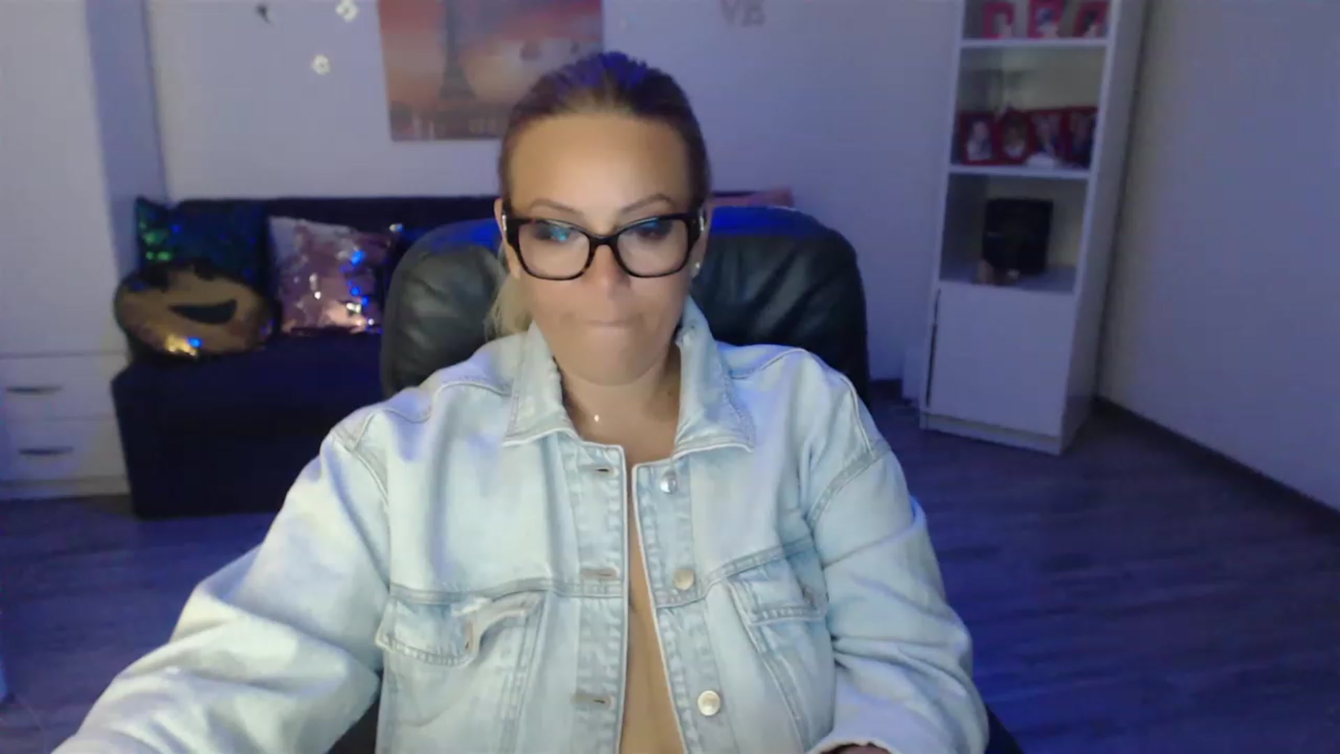Gallery image thumbnail from A_baby_Boo's myfreecams stream on, 08/26/2023, 20:00 image 3 of 20