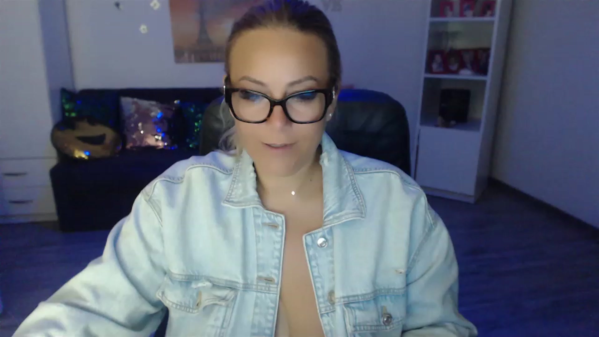 Gallery image thumbnail from A_baby_Boo's myfreecams stream on, 08/26/2023, 20:00 image 9 of 20