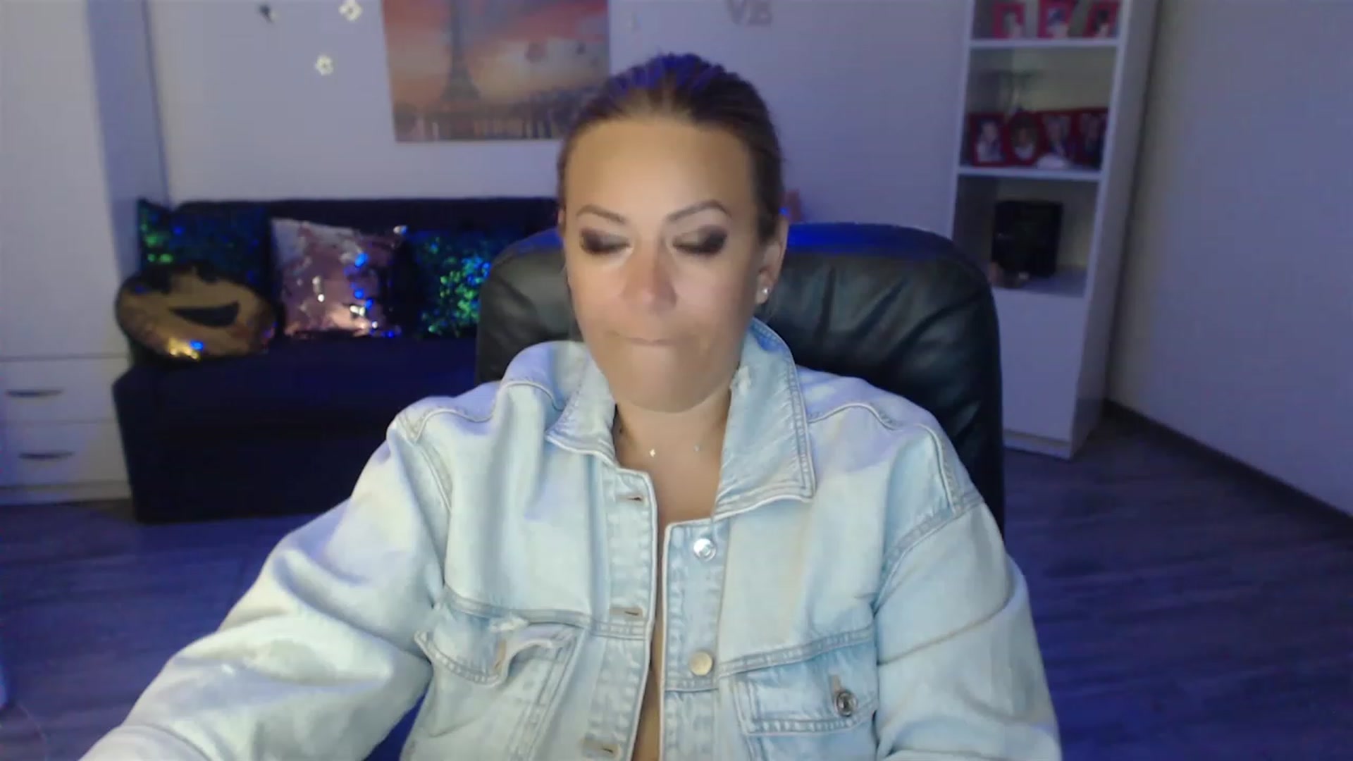 Gallery image thumbnail from A_baby_Boo's myfreecams stream on, 08/26/2023, 20:00 image 2 of 20