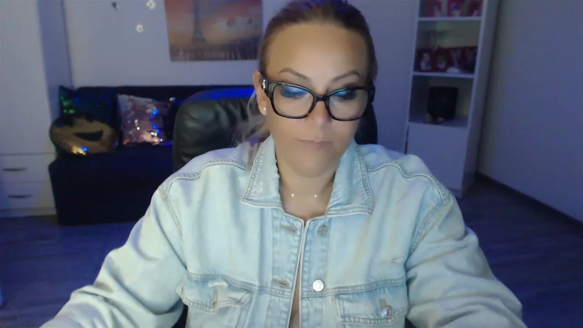 Gallery image thumbnail from A_baby_Boo's myfreecams stream on, 08/26/2023, 20:00 image 14 of 20