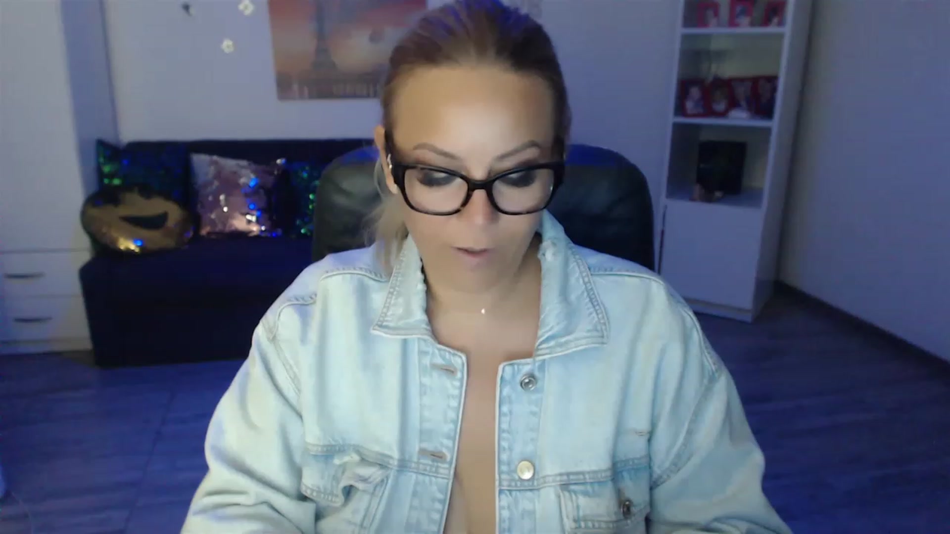 Gallery image thumbnail from A_baby_Boo's myfreecams stream on, 08/26/2023, 20:00 image 18 of 20