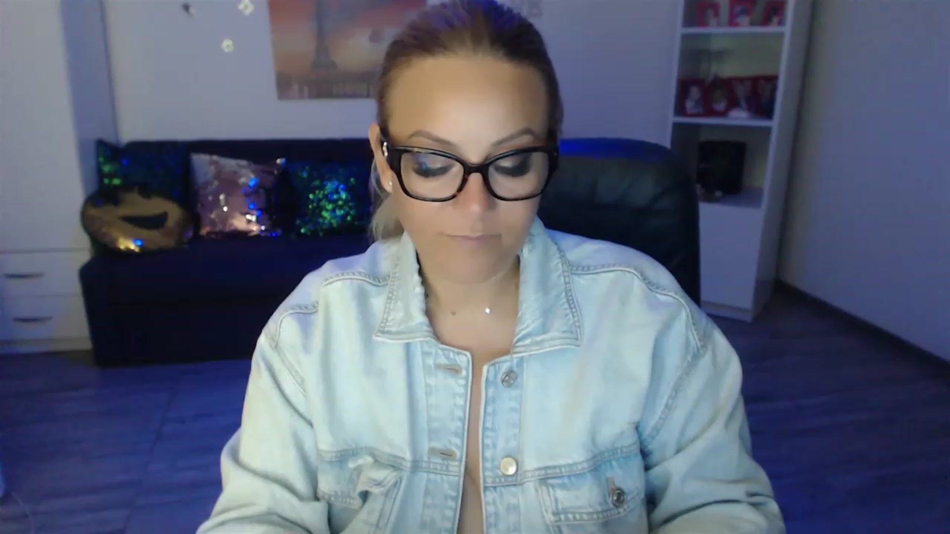 Gallery image thumbnail from A_baby_Boo's myfreecams stream on, 08/26/2023, 20:00 image 7 of 20