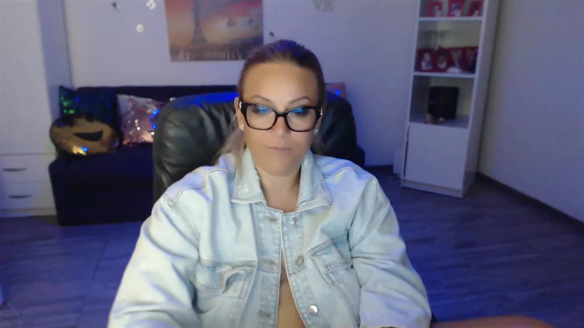 Gallery image thumbnail from A_baby_Boo's myfreecams stream on, 08/26/2023, 20:00 image 13 of 20