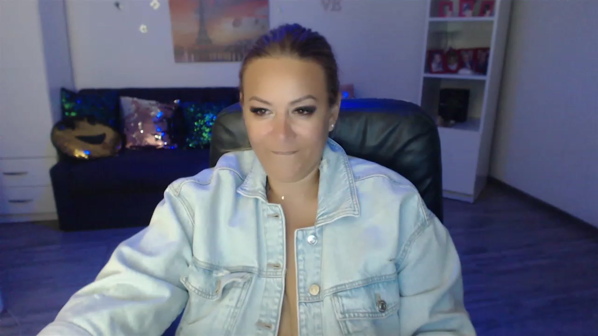 Gallery image thumbnail from A_baby_Boo's myfreecams stream on, 08/26/2023, 20:00 image 1 of 20