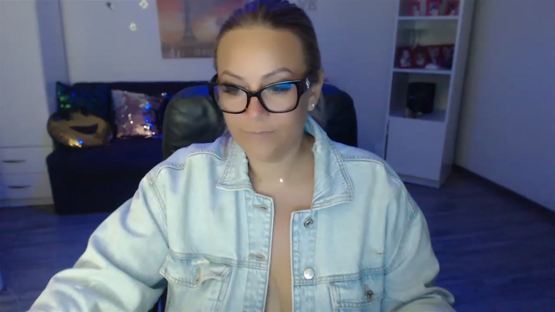 Gallery image thumbnail from A_baby_Boo's myfreecams stream on, 08/26/2023, 20:00 image 17 of 20