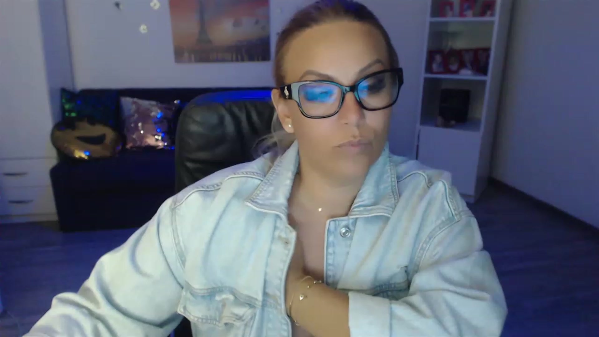 Gallery image thumbnail from A_baby_Boo's myfreecams stream on, 08/26/2023, 20:00 image 16 of 20