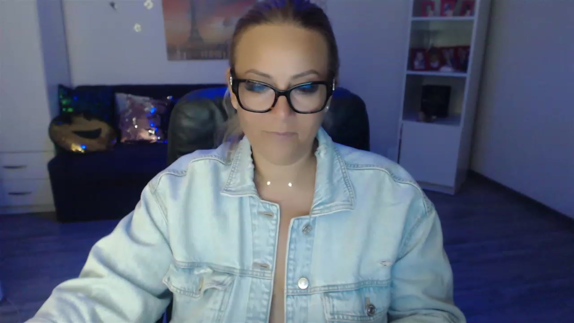 Gallery image thumbnail from A_baby_Boo's myfreecams stream on, 08/26/2023, 20:00 image 15 of 20
