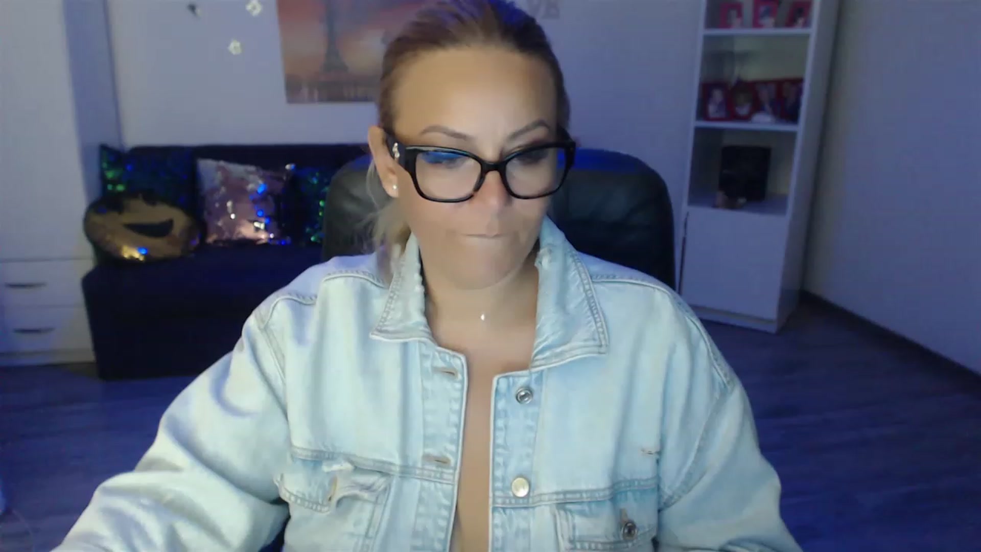 Gallery image thumbnail from A_baby_Boo's myfreecams stream on, 08/26/2023, 20:00 image 19 of 20