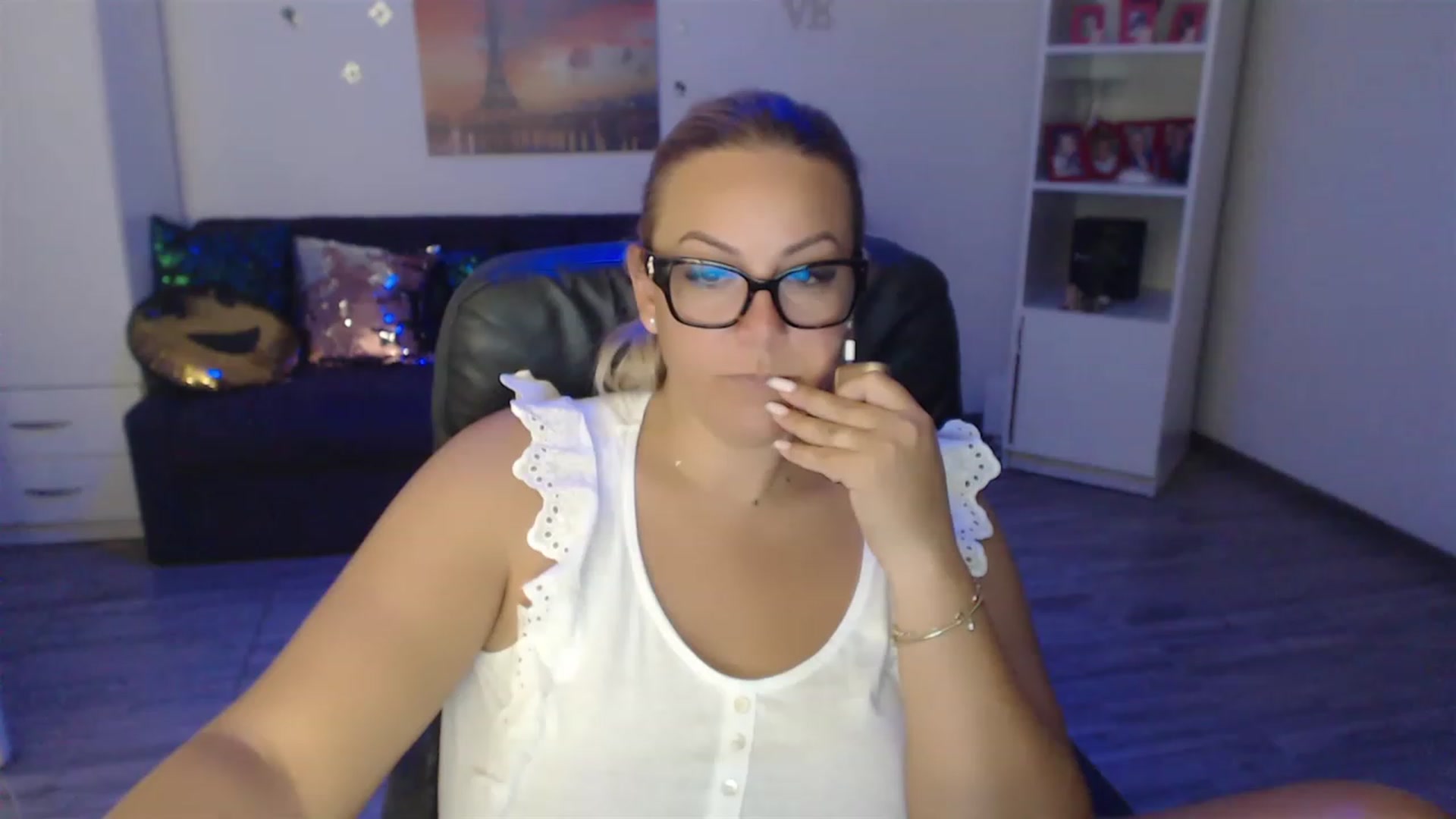 Gallery image thumbnail from A_baby_Boo's myfreecams stream on, 08/27/2023, 07:49 image 13 of 20