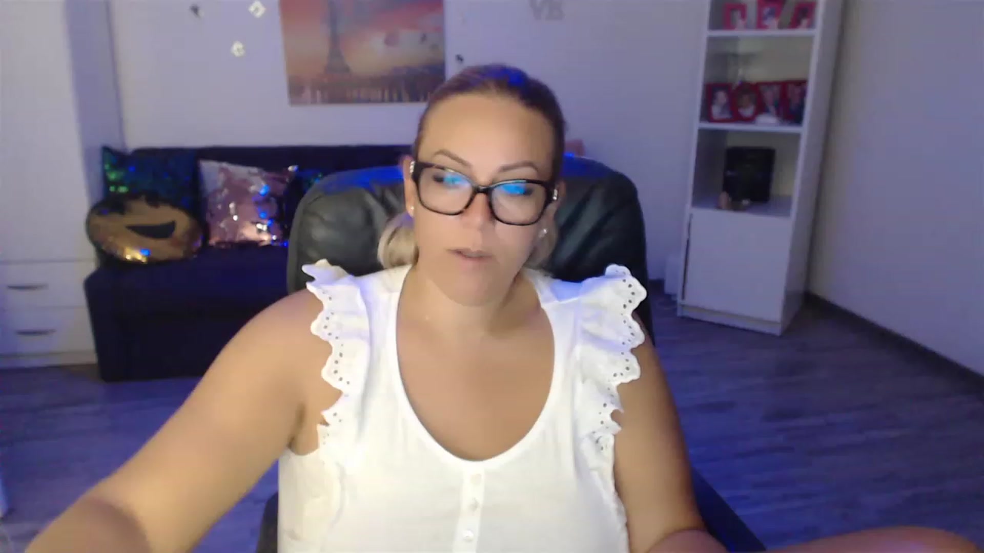 Gallery image thumbnail from A_baby_Boo's myfreecams stream on, 08/27/2023, 07:49 image 12 of 20