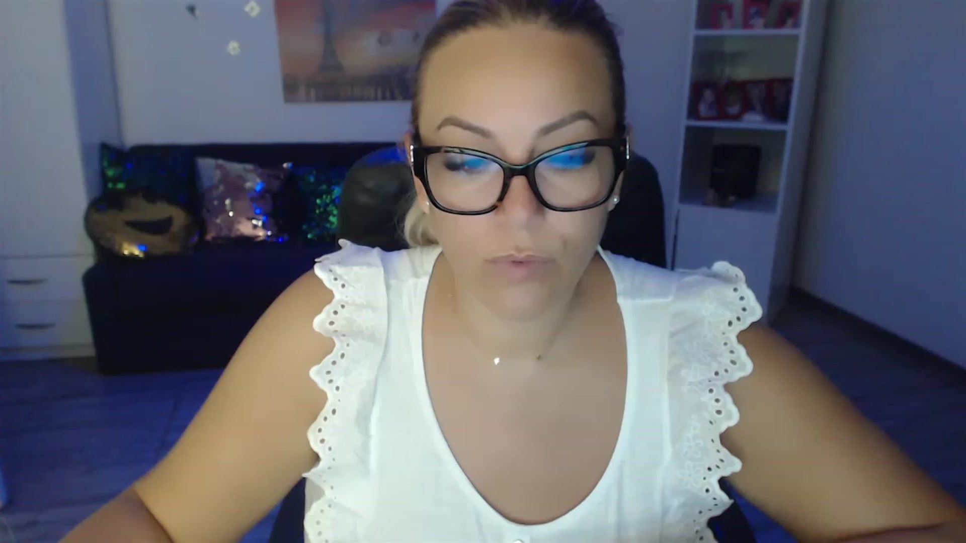 Gallery image thumbnail from A_baby_Boo's myfreecams stream on, 08/27/2023, 07:49 image 6 of 20