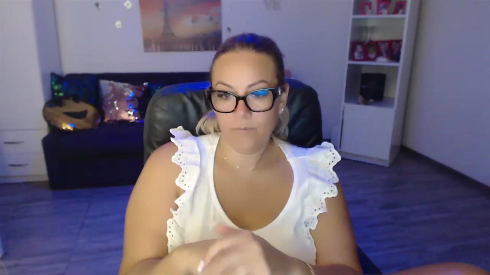 Gallery image thumbnail from A_baby_Boo's myfreecams stream on, 08/27/2023, 07:49 image 17 of 20
