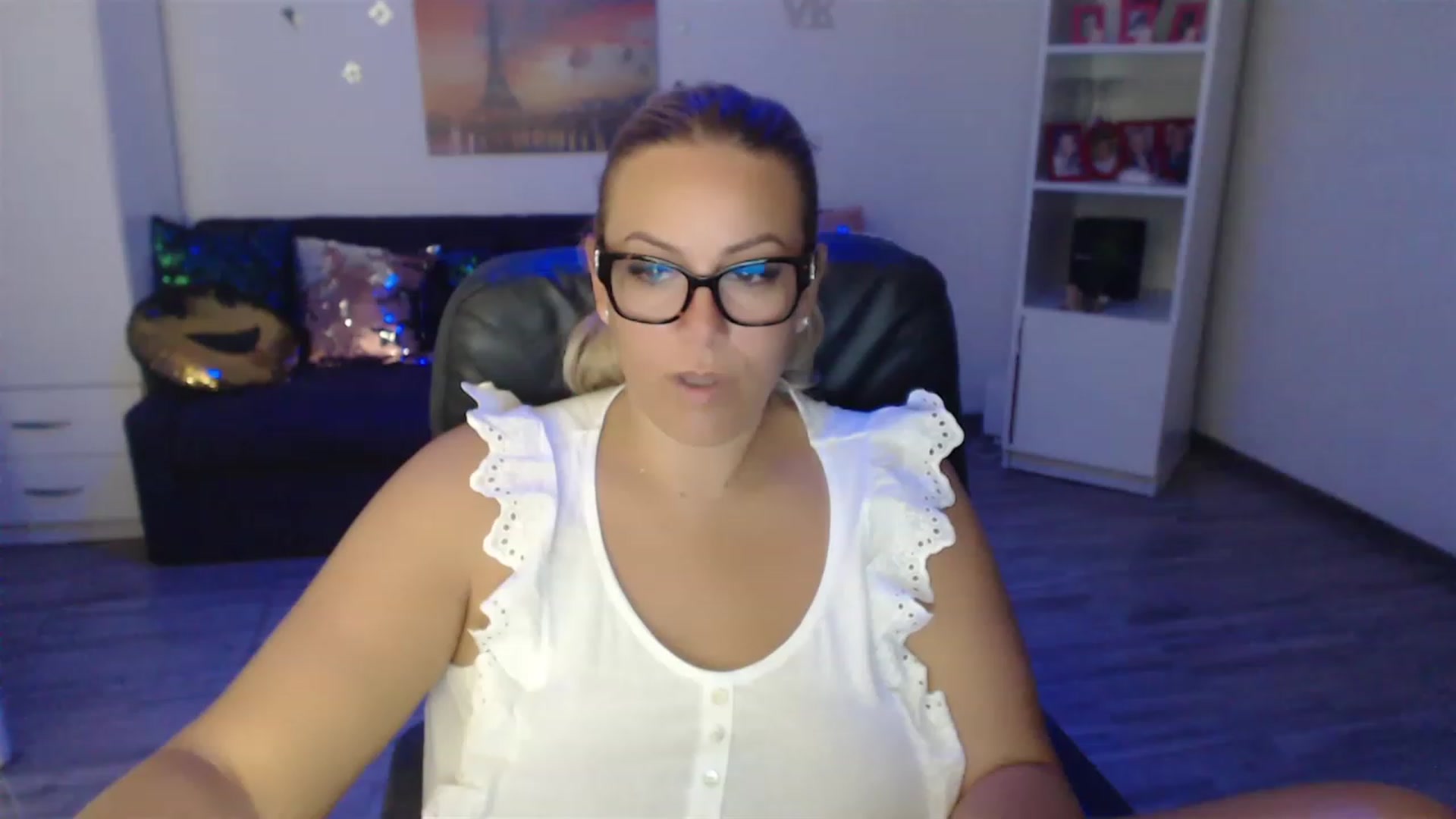 Gallery image thumbnail from A_baby_Boo's myfreecams stream on, 08/27/2023, 07:49 image 8 of 20