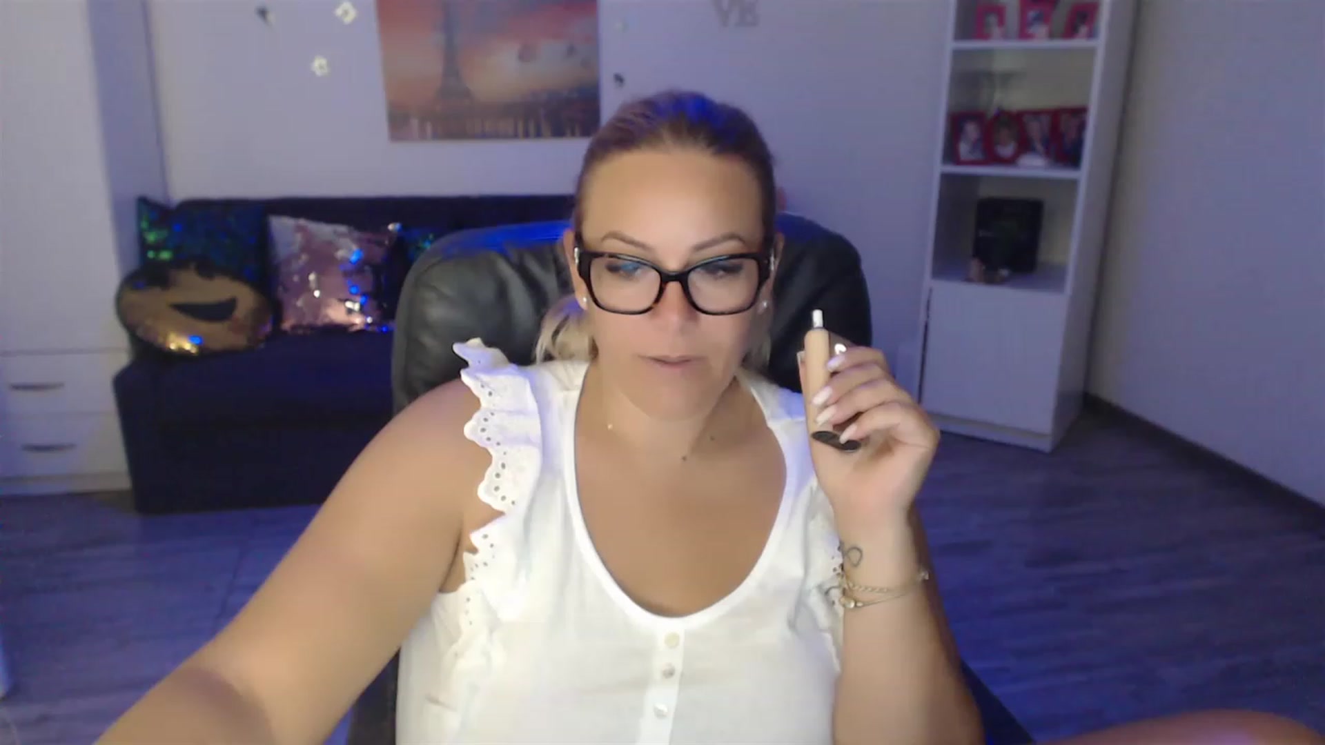 Gallery image thumbnail from A_baby_Boo's myfreecams stream on, 08/27/2023, 07:49 image 14 of 20