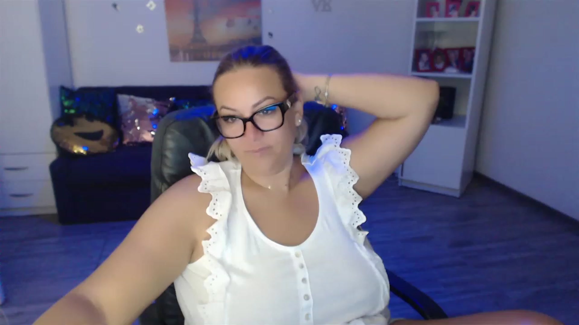 Gallery image thumbnail from A_baby_Boo's myfreecams stream on, 08/27/2023, 07:49 image 18 of 20