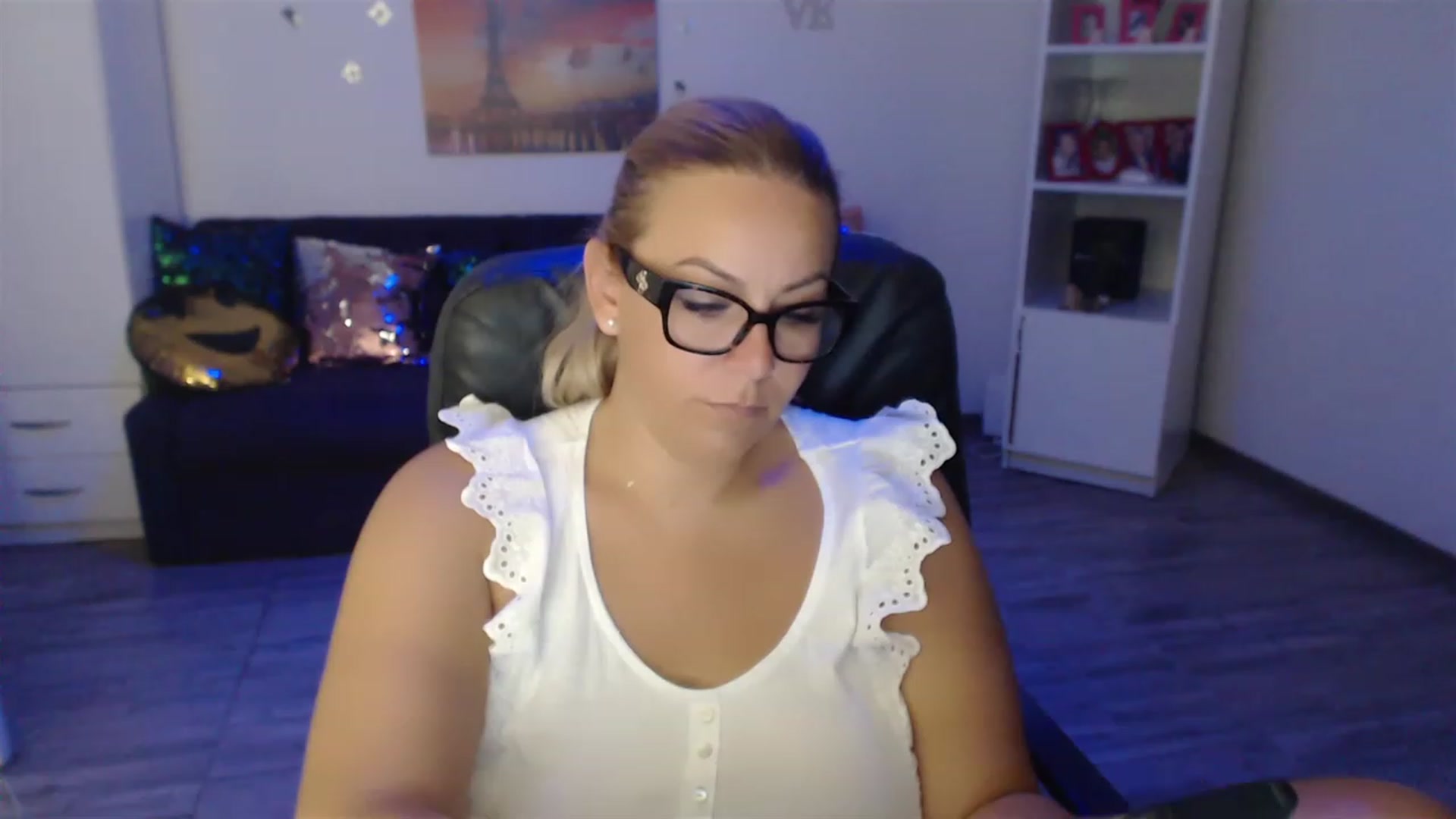Gallery image thumbnail from A_baby_Boo's myfreecams stream on, 08/27/2023, 07:49 image 10 of 20