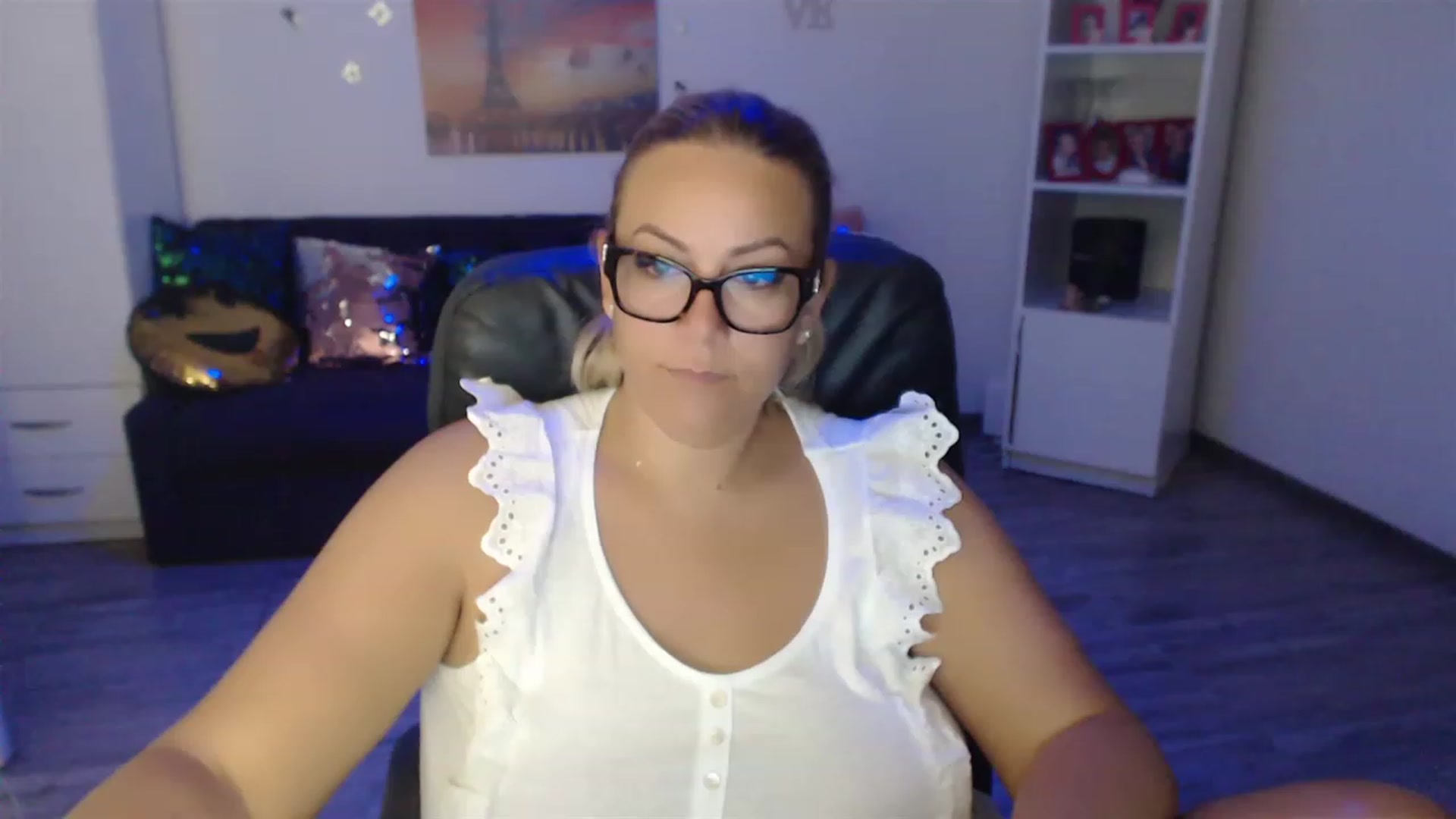 Gallery image thumbnail from A_baby_Boo's myfreecams stream on, 08/27/2023, 07:49 image 11 of 20