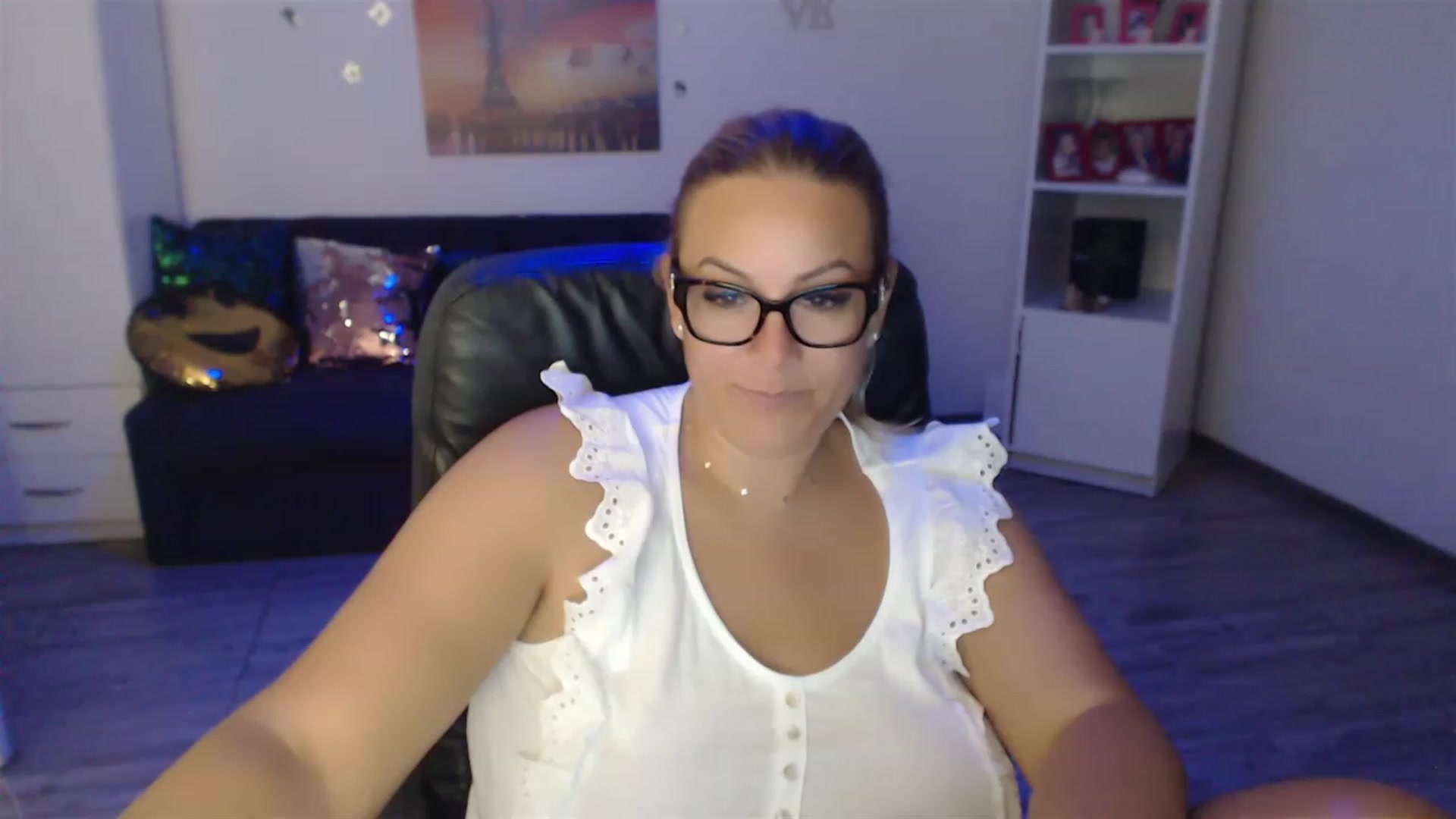 Gallery image thumbnail from A_baby_Boo's myfreecams stream on, 08/27/2023, 07:49 image 19 of 20