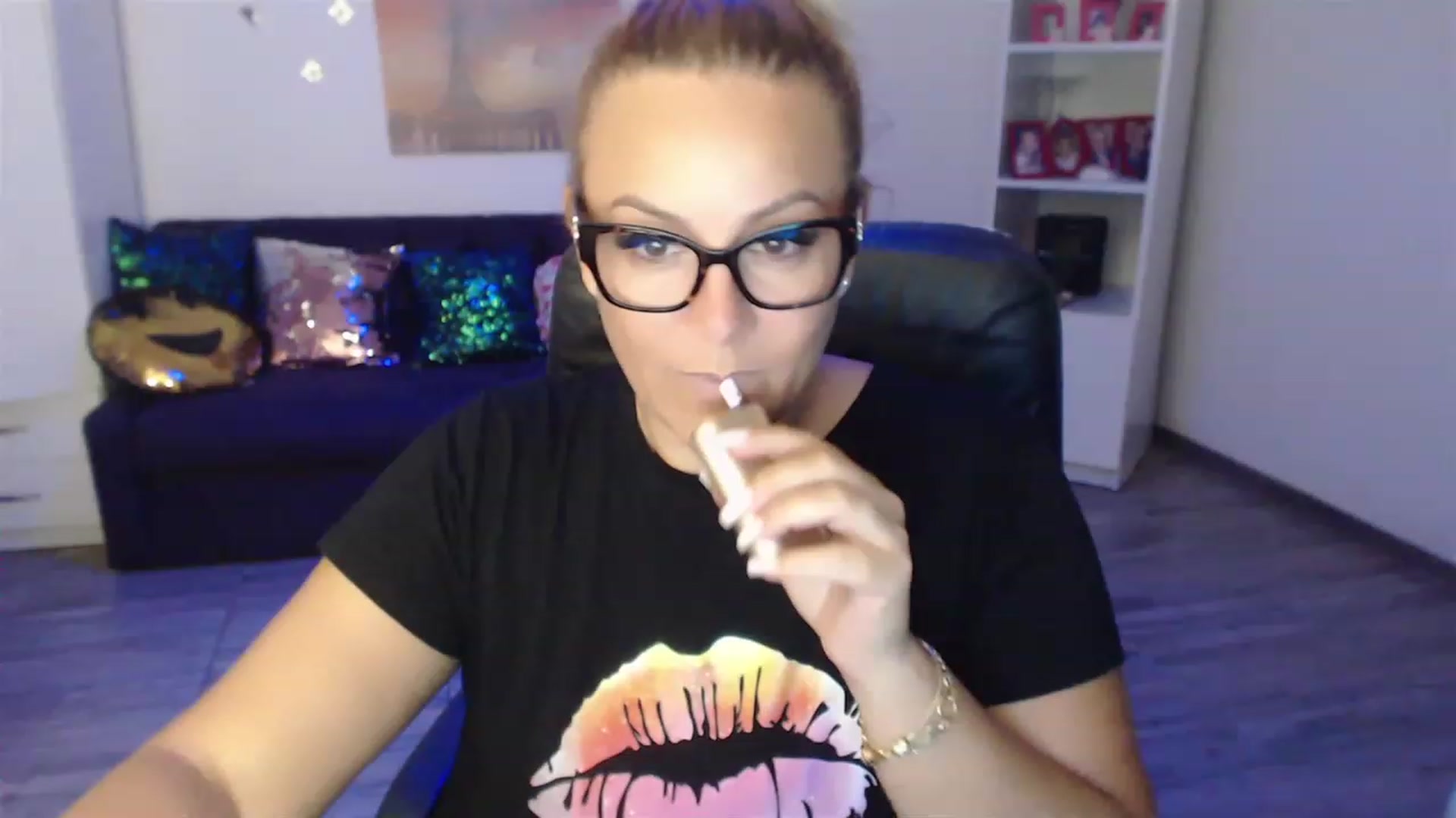 Gallery image thumbnail from A_baby_Boo's myfreecams stream on, 08/27/2023, 17:16 image 6 of 20
