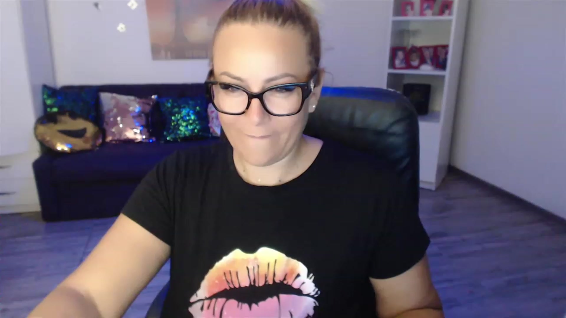 Gallery image thumbnail from A_baby_Boo's myfreecams stream on, 08/27/2023, 17:16 image 15 of 20