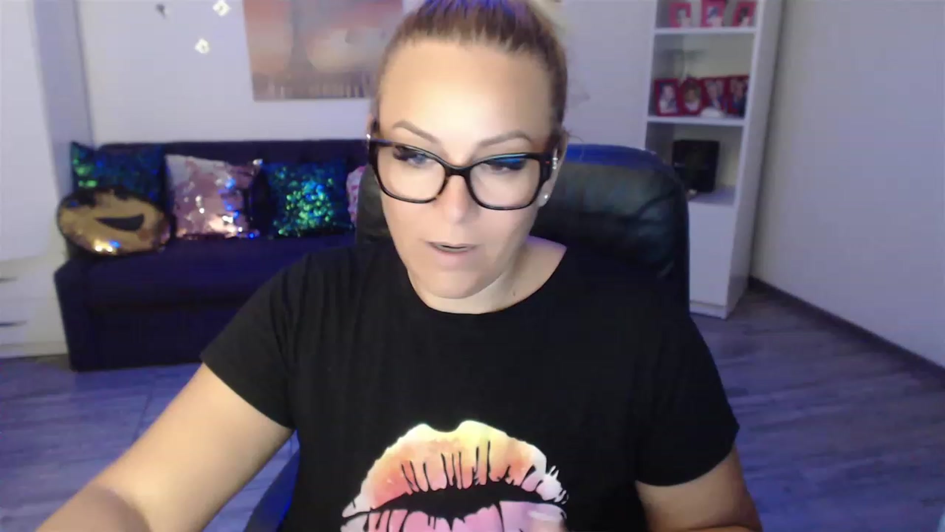 Gallery image thumbnail from A_baby_Boo's myfreecams stream on, 08/27/2023, 17:16 image 7 of 20