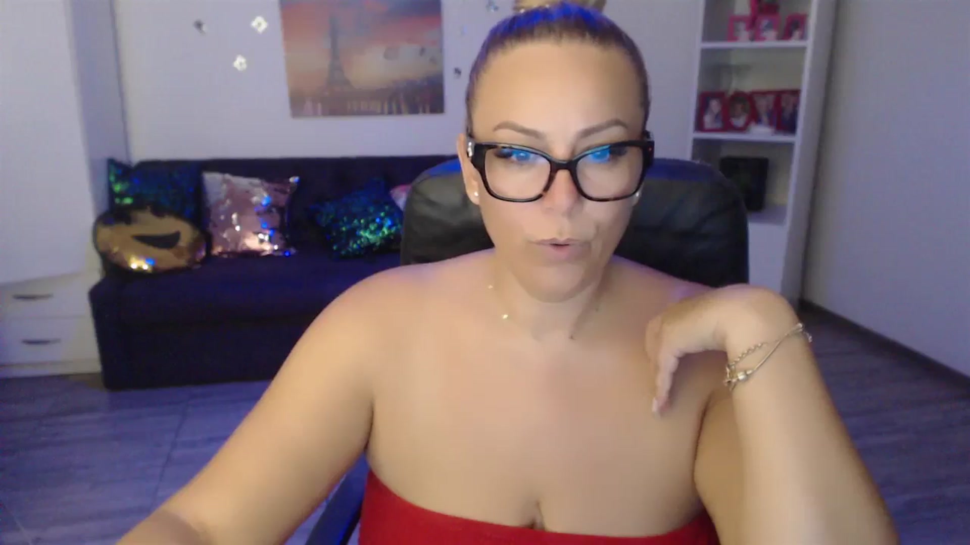Gallery image thumbnail from A_baby_Boo's myfreecams stream on, 08/28/2023, 24:49 image 3 of 20