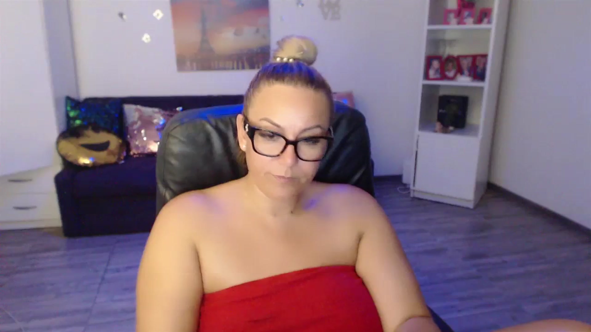 Gallery image thumbnail from A_baby_Boo's myfreecams stream on, 08/28/2023, 24:49 image 17 of 20