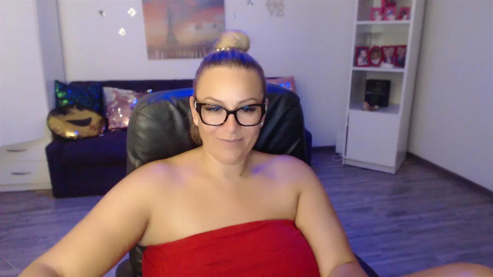 Gallery image thumbnail from A_baby_Boo's myfreecams stream on, 08/28/2023, 24:49 image 18 of 20