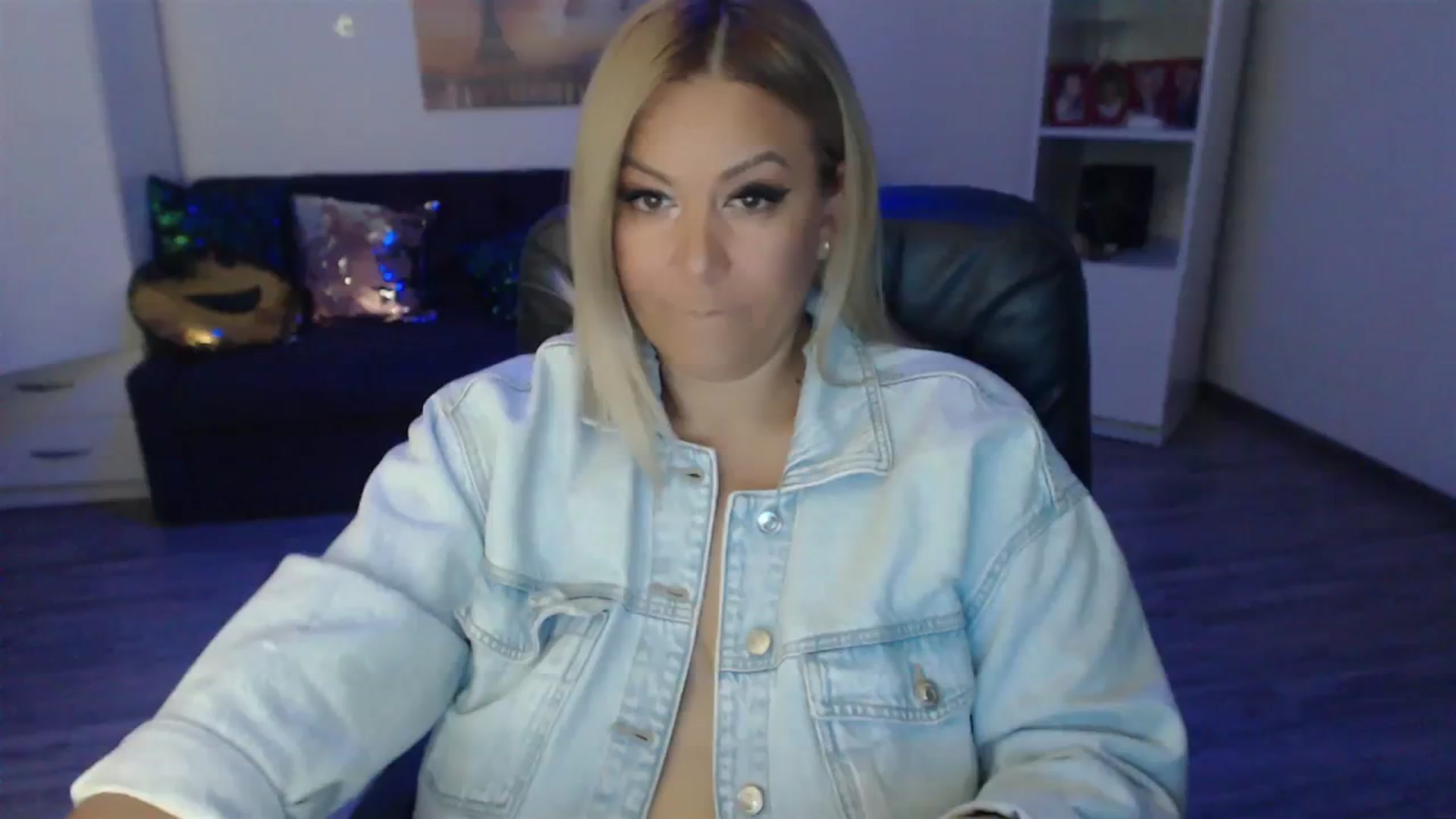 Gallery image thumbnail from A_baby_Boo's myfreecams stream on, 08/29/2023, 19:32 image 5 of 20
