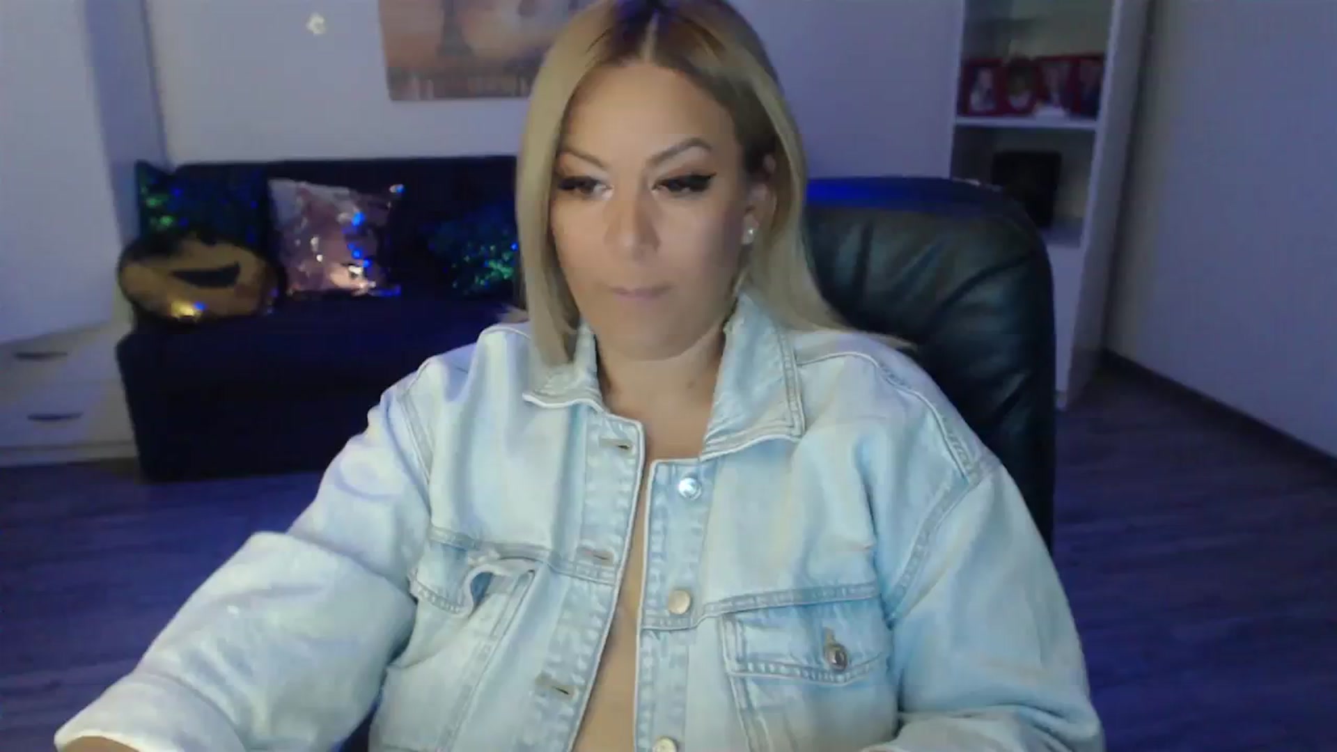 Gallery image thumbnail from A_baby_Boo's myfreecams stream on, 08/29/2023, 19:32 image 2 of 20