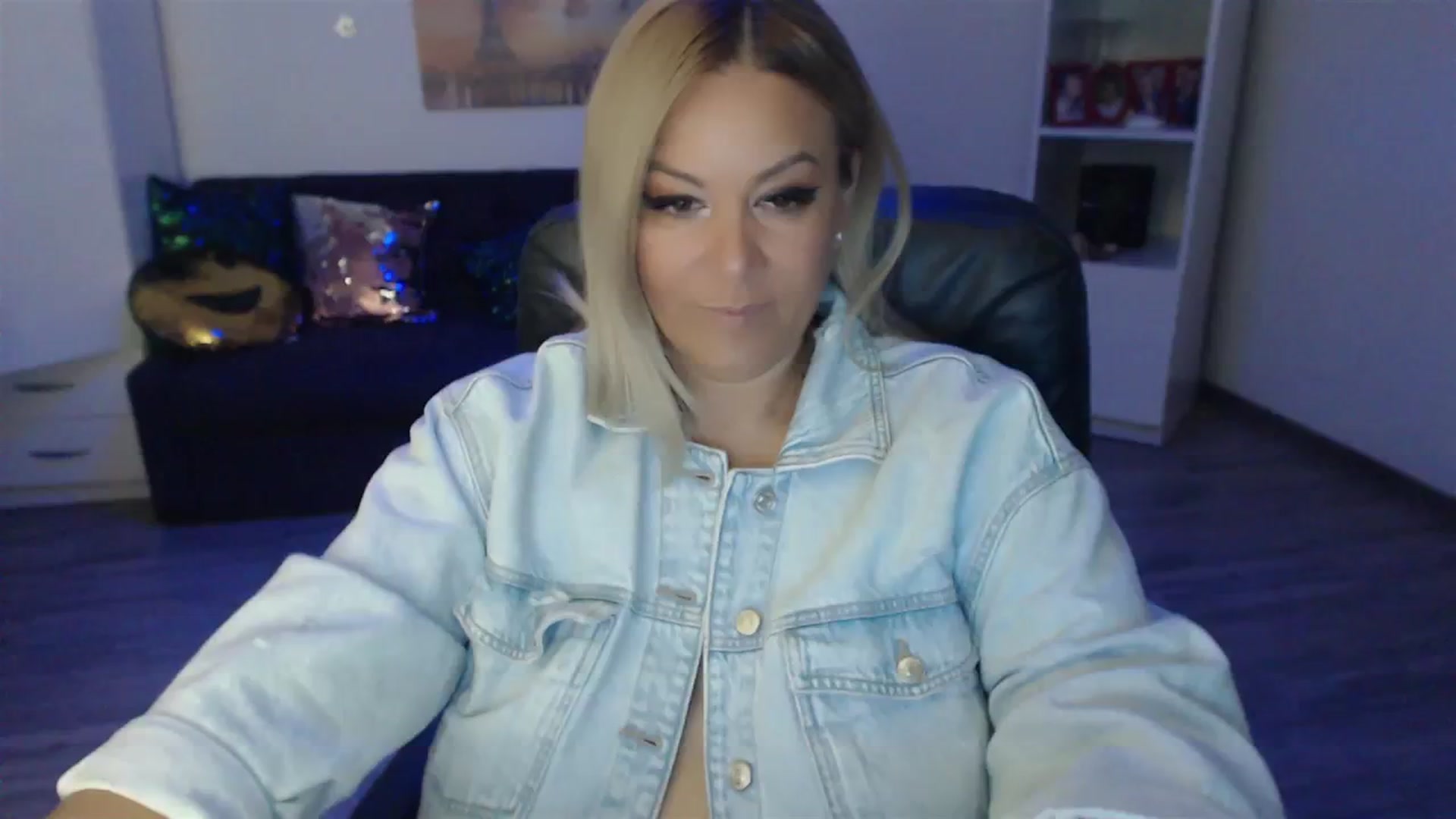Gallery image thumbnail from A_baby_Boo's myfreecams stream on, 08/29/2023, 19:32 image 4 of 20