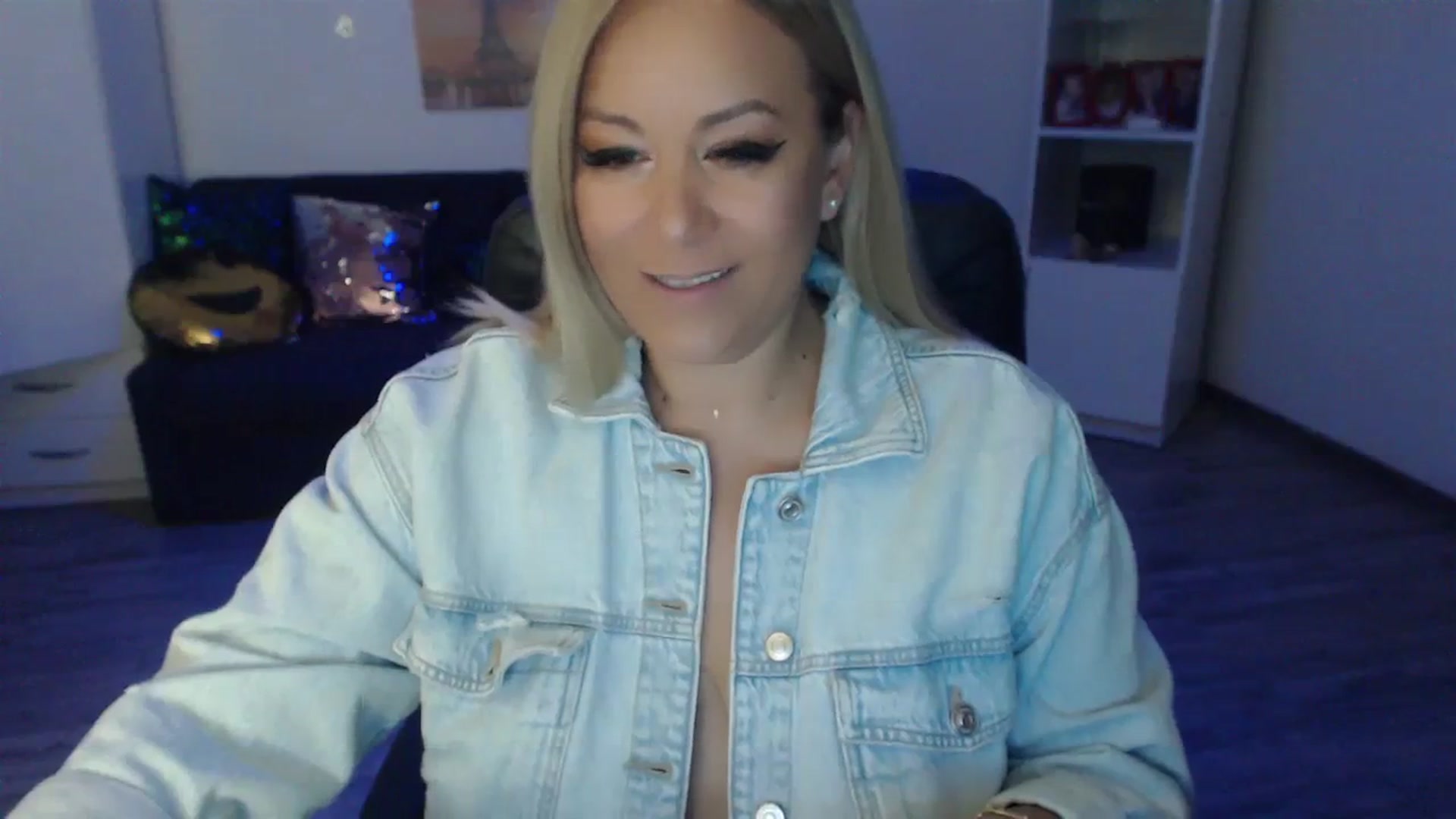 Gallery image thumbnail from A_baby_Boo's myfreecams stream on, 08/29/2023, 19:32 image 8 of 20
