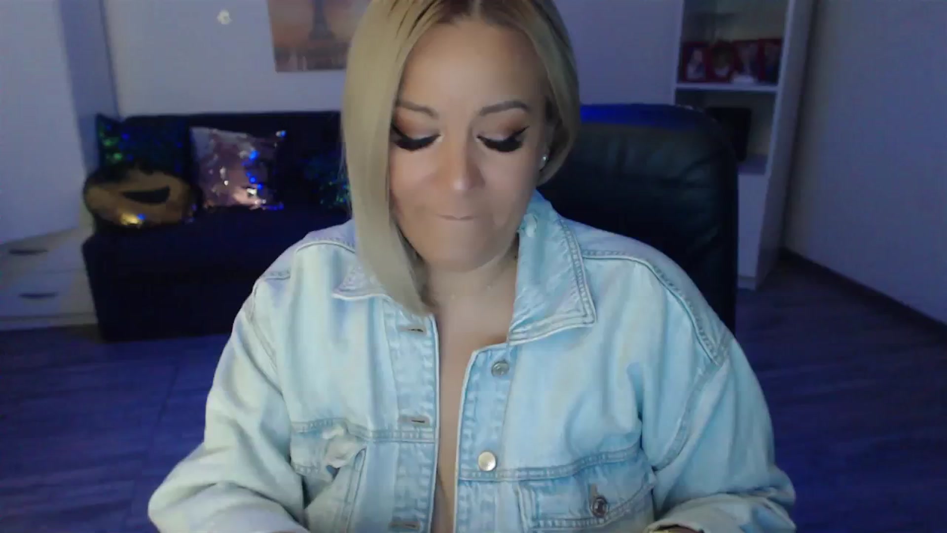 Gallery image thumbnail from A_baby_Boo's myfreecams stream on, 08/29/2023, 19:32 image 14 of 20